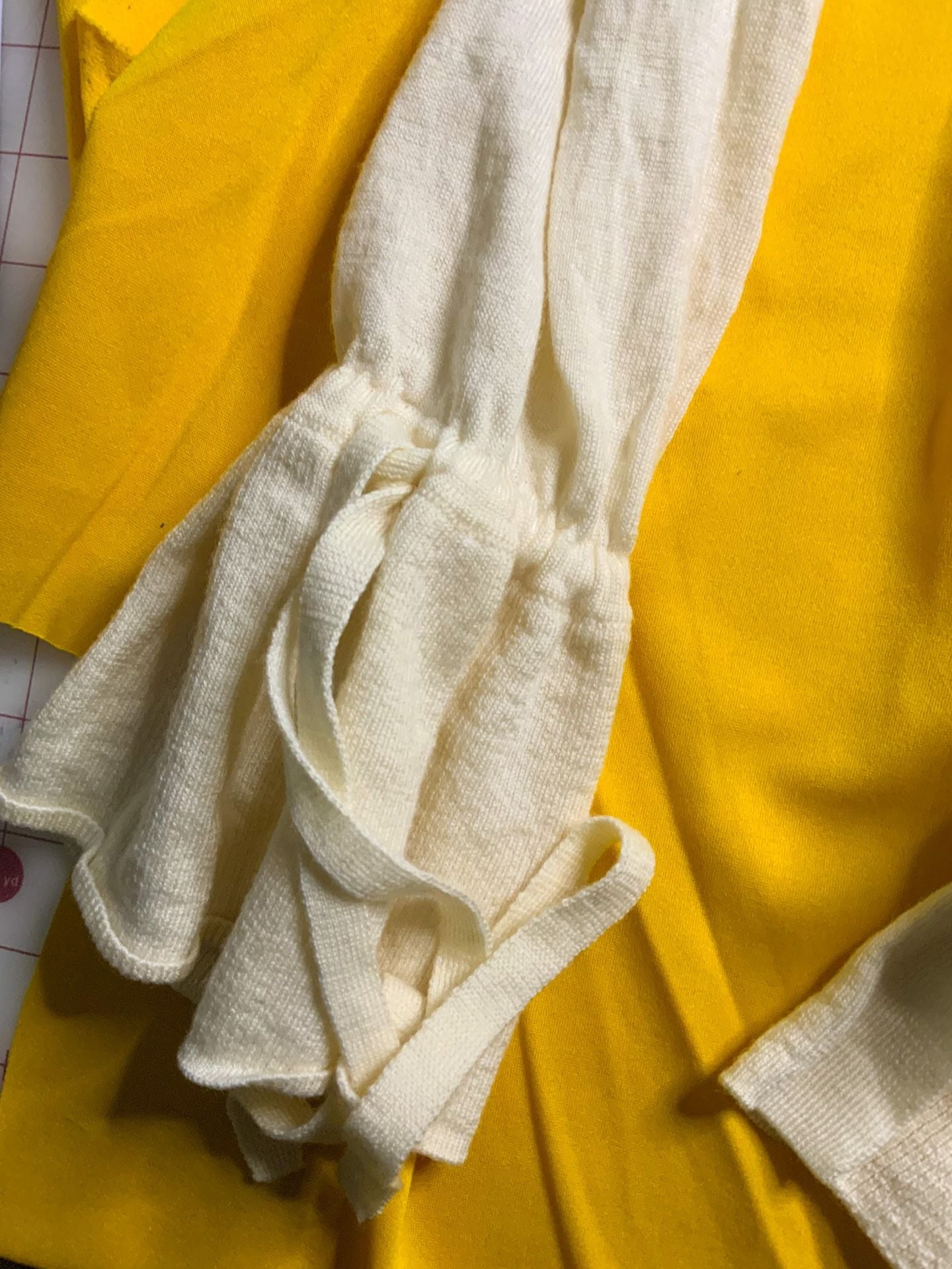 J.Crew V-Neck Sweater Women’s Size S Cream Ruffled Cuffs 8