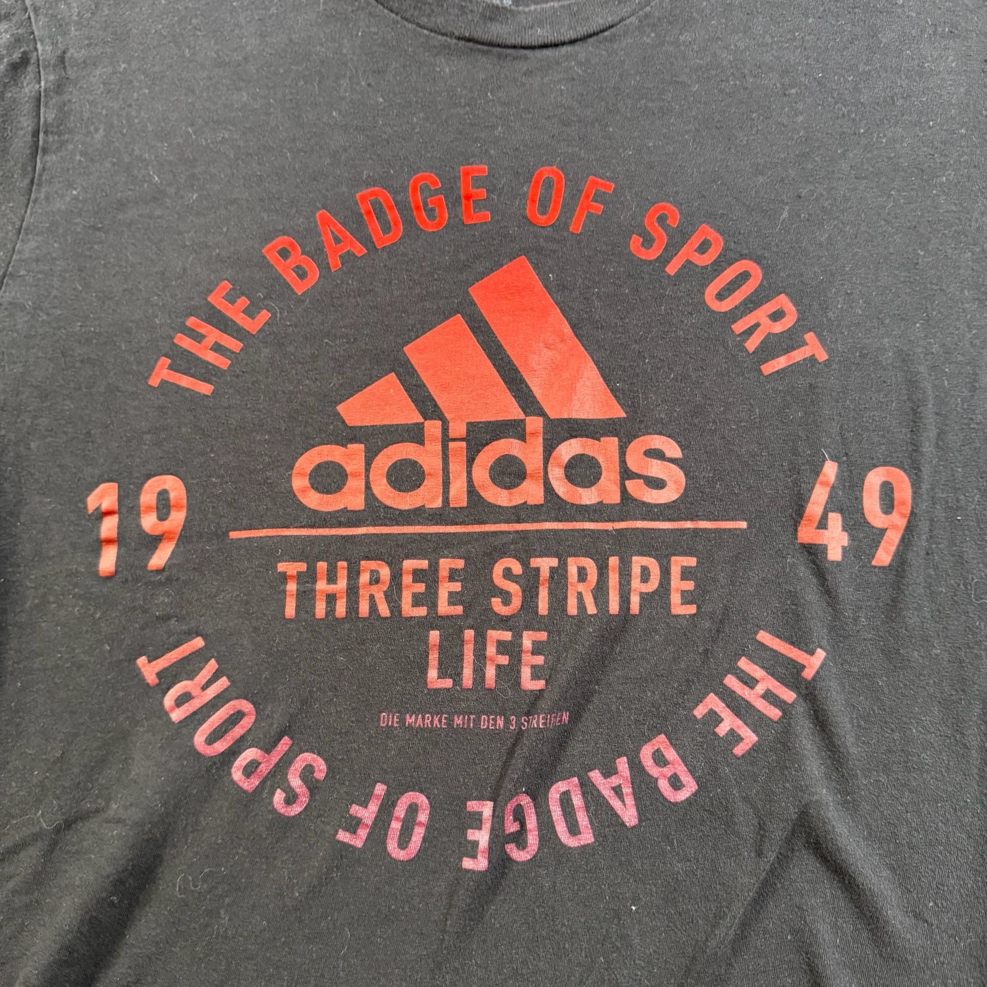 Adidas Amplifier Tee Men's Medium Black Red Badge of Sport Graphic T-Shirt 3