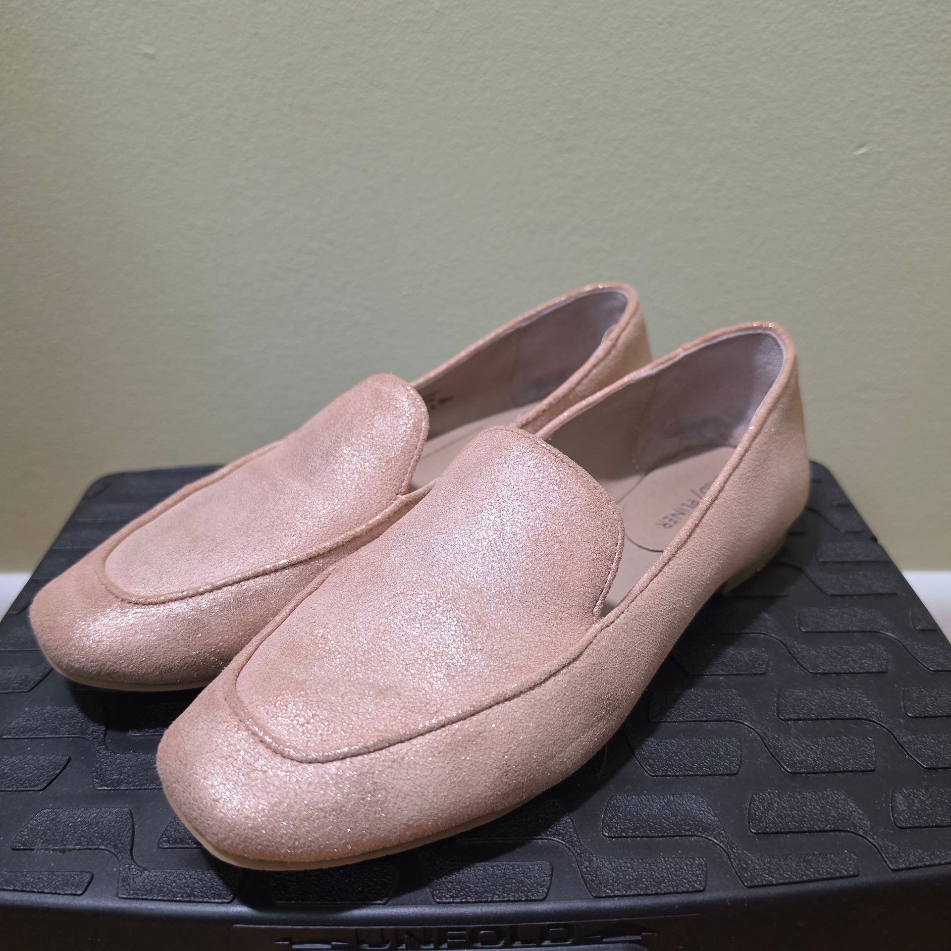 Donald Pliner Honey Loafers Size 7M Pink Metallic Suede Flats 2