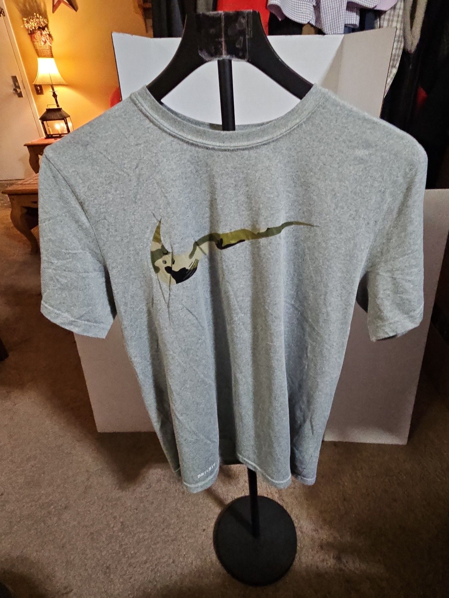 Nike Dri-Fit Camo Swoosh T-Shirt Size M Grey 2