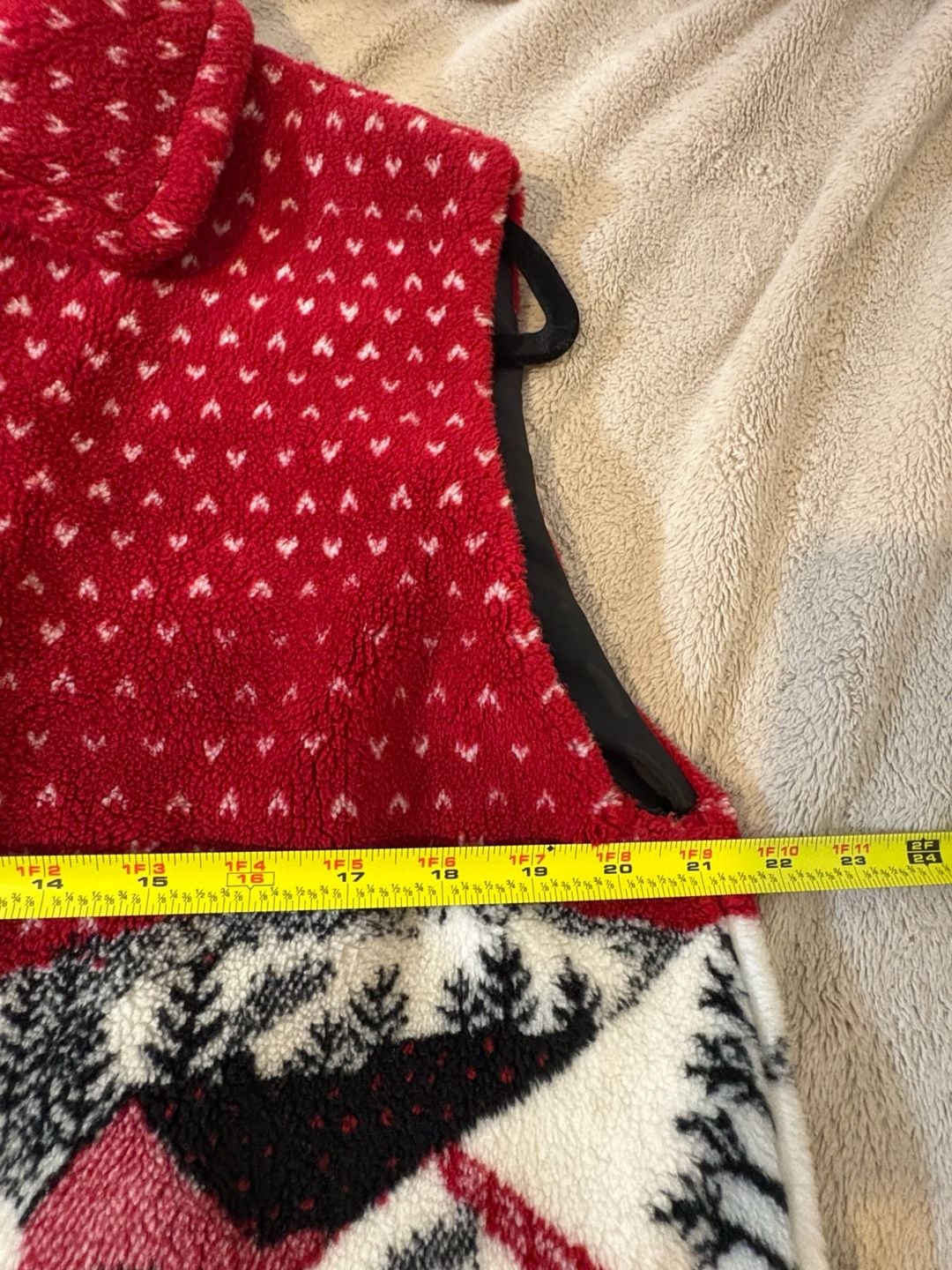 Denali Winter Scene Fleece Vest Size Large Red Christmas Holiday 7