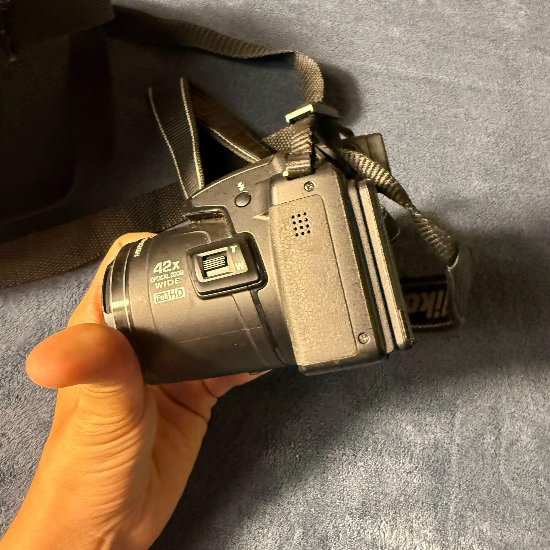 Nikon COOLPIX P510 Digital Camera with Vivitar Case 5