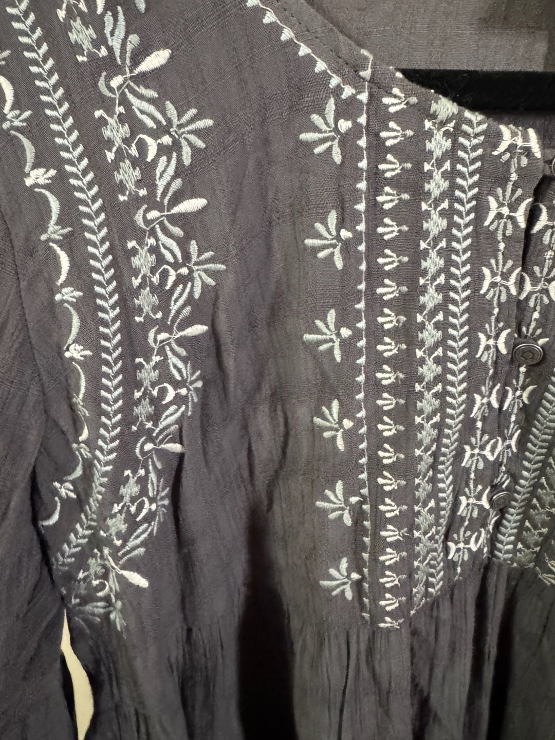 Knox Rose Embroidered Blouse Size M Gray Bell Sleeve Tunic Top 4