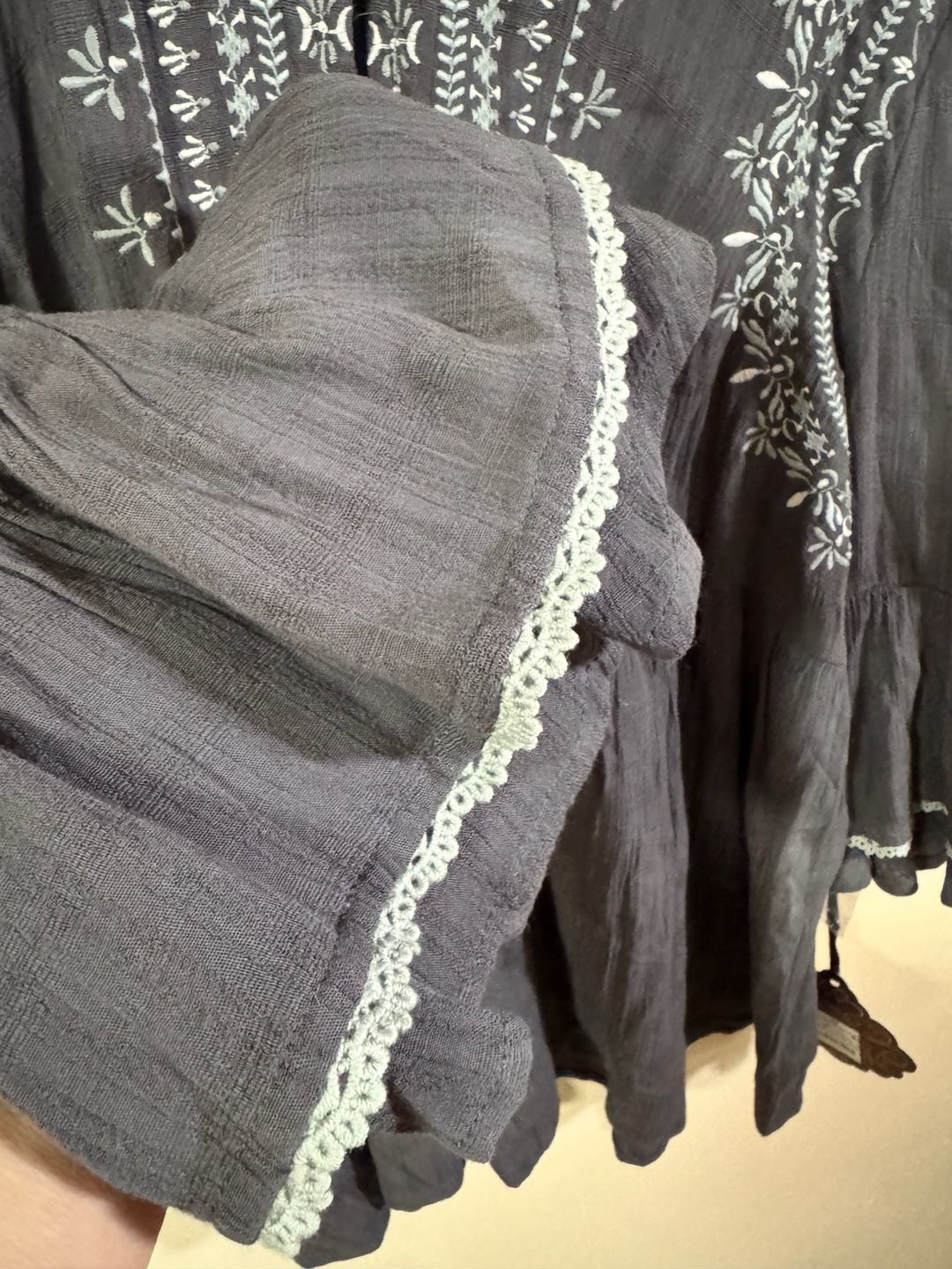 Knox Rose Embroidered Blouse Size M Gray Bell Sleeve Tunic Top 5