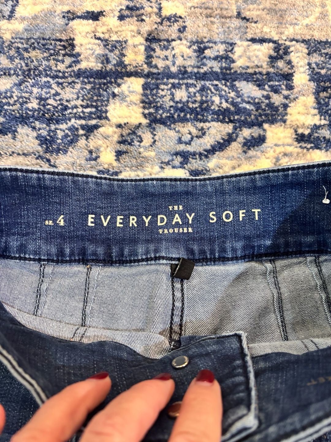 White House Black Market The Everyday Soft Trouser Jeans Size 4 6