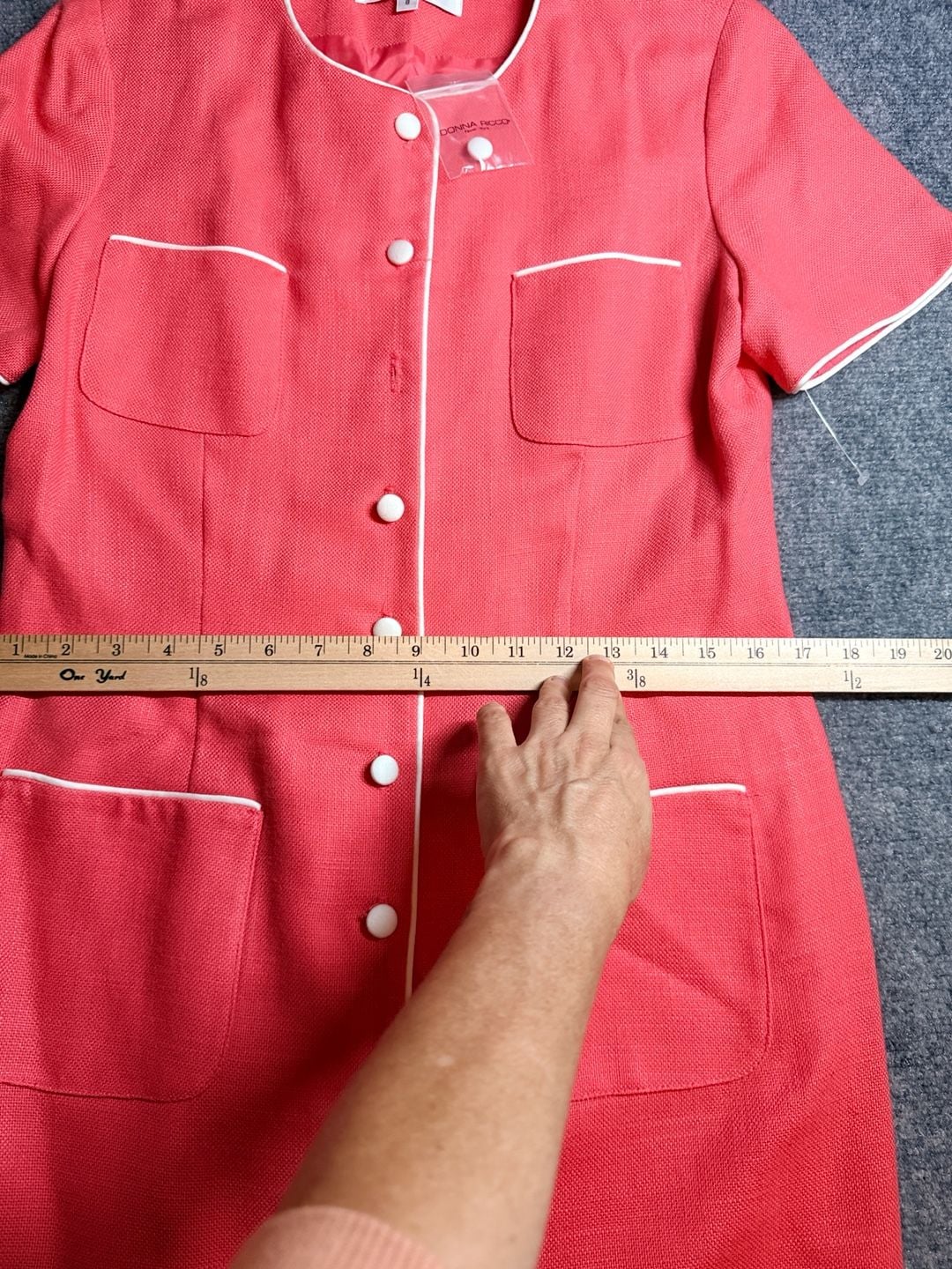 Donna Ricco New Vintage Coral Pink White Button 6