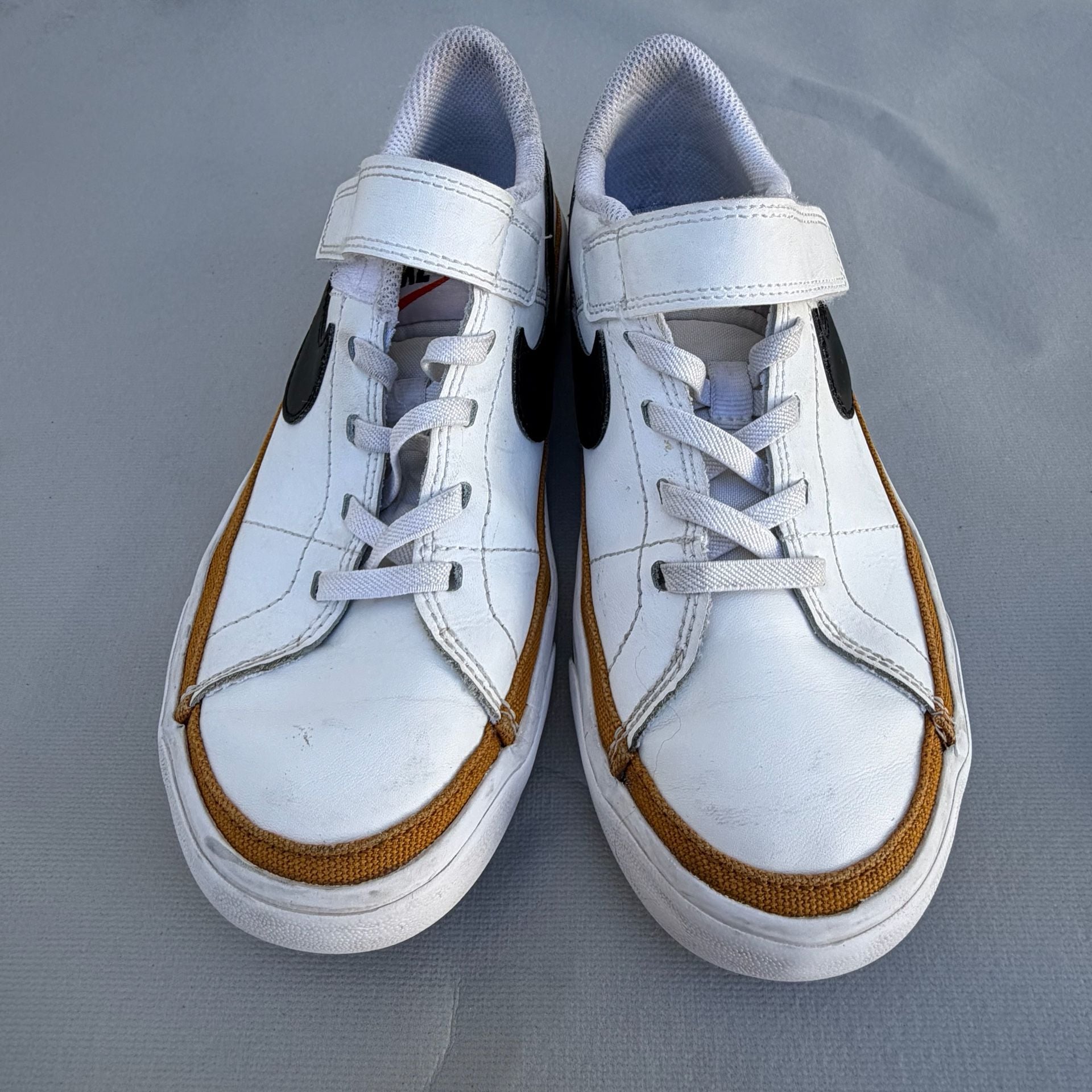 Nike Court Legacy Low Kids Sneakers 2.5Y White Black Gold hook & loop DA5381-100 3