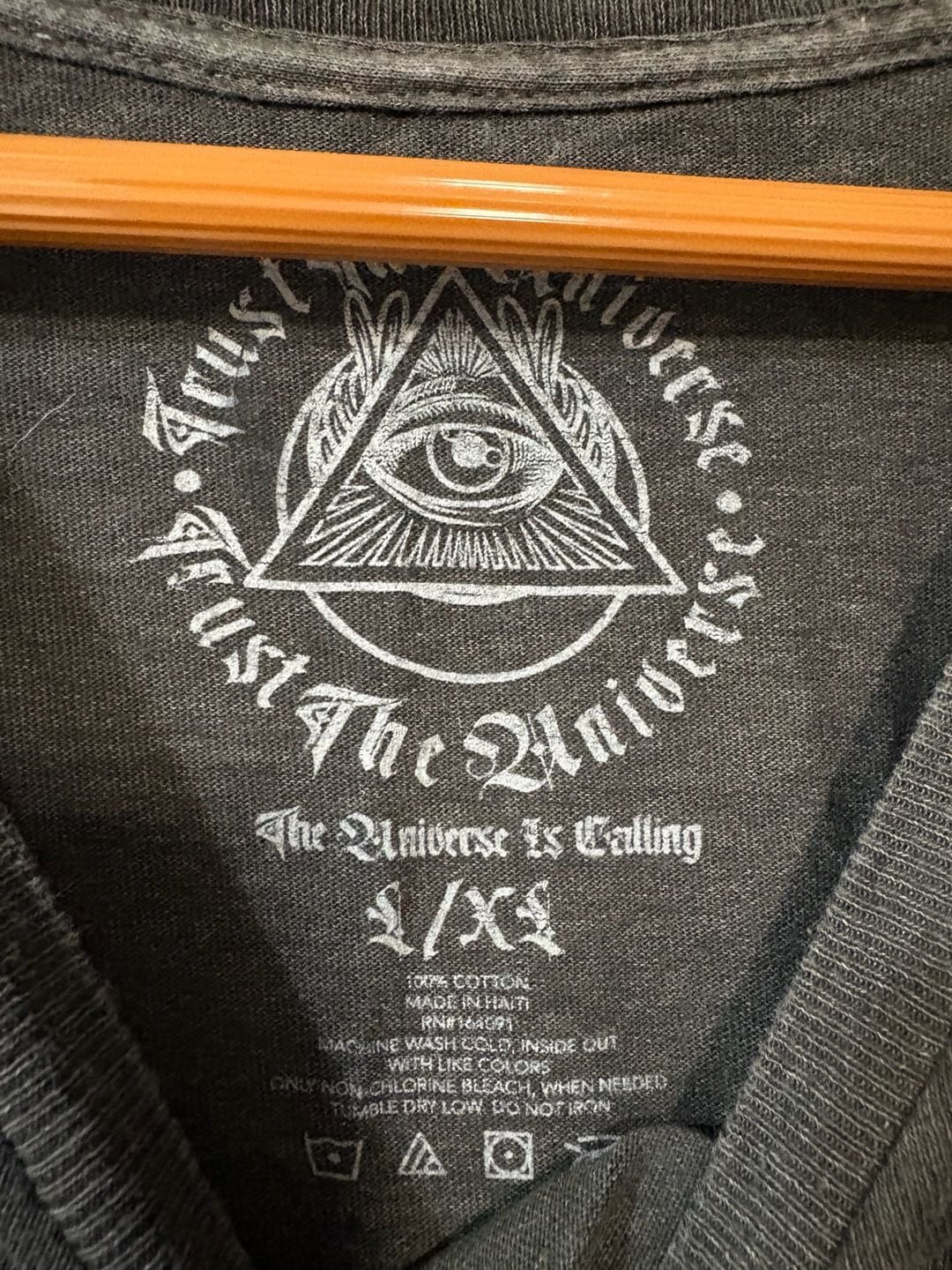 Trust The Universe Skeleton Graphic T-Shirt L/XL 4