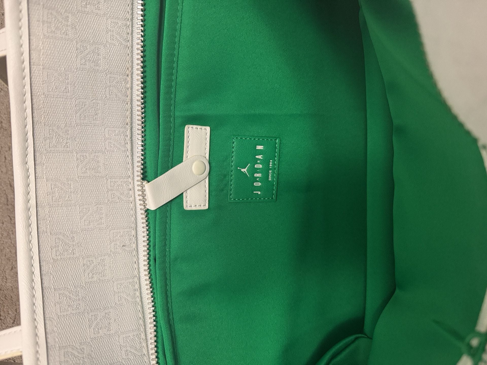Jordan Monogram Men's / Unisex Tote Bag (32L) Sail / White MA0896-782 7