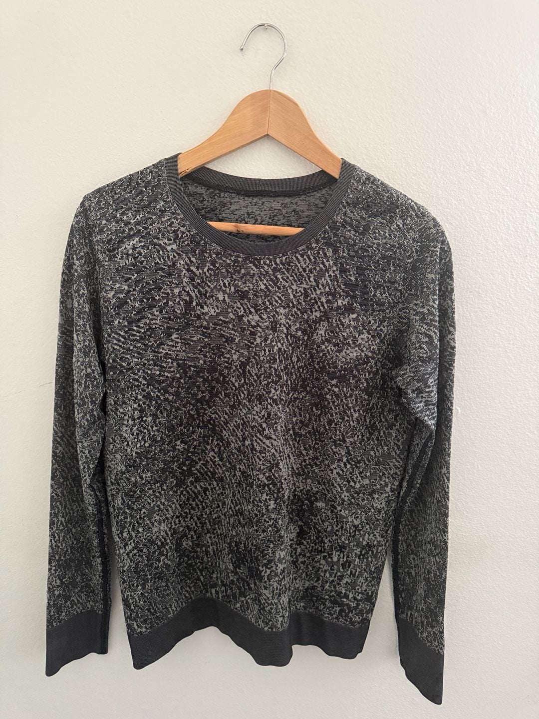 Lululemon Swiftly Breathe Long Sleeve Floral Fauna Black Gray 2