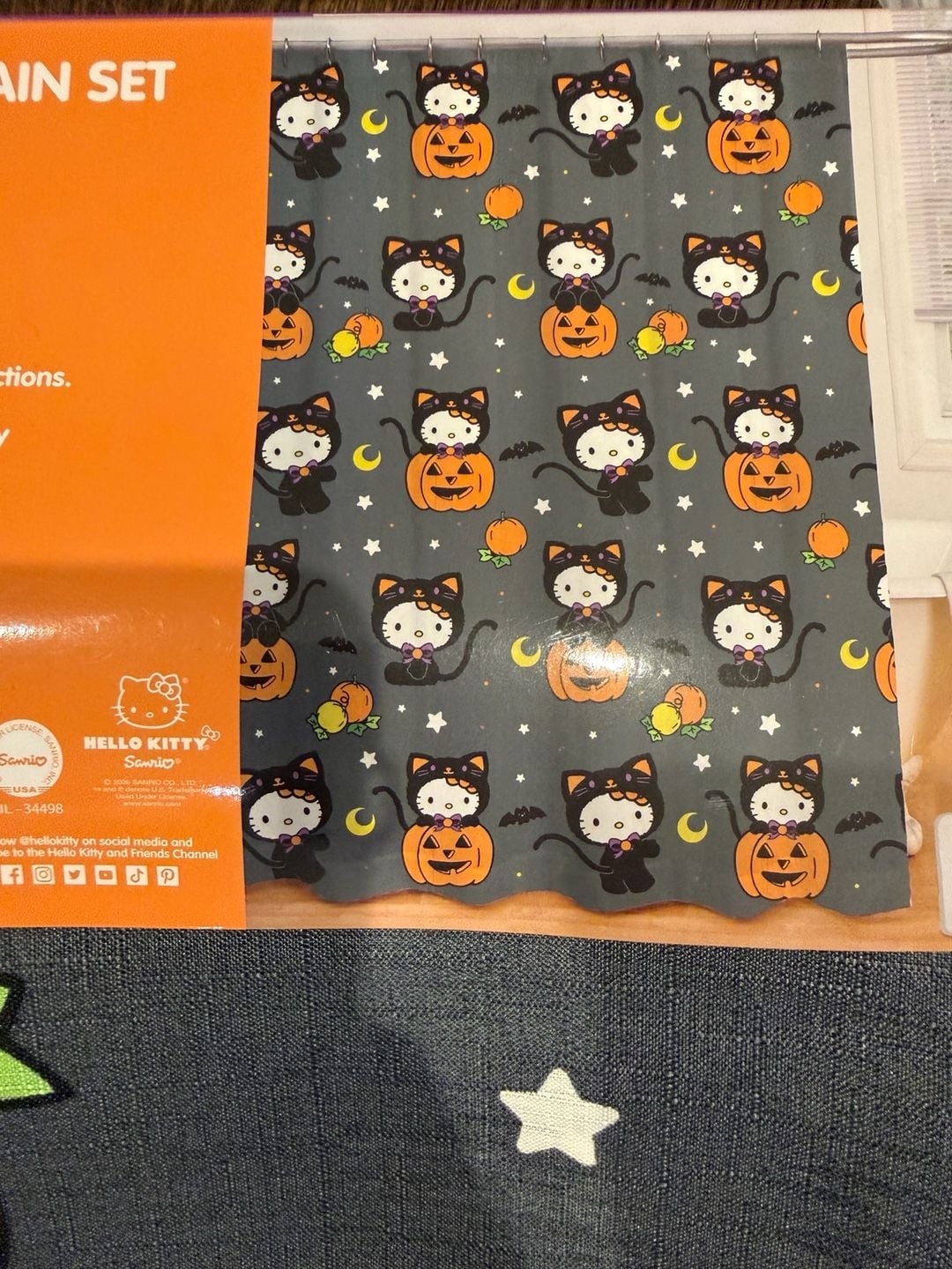 Hello Kitty Halloween 13-Piece Shower Curtain Set 3