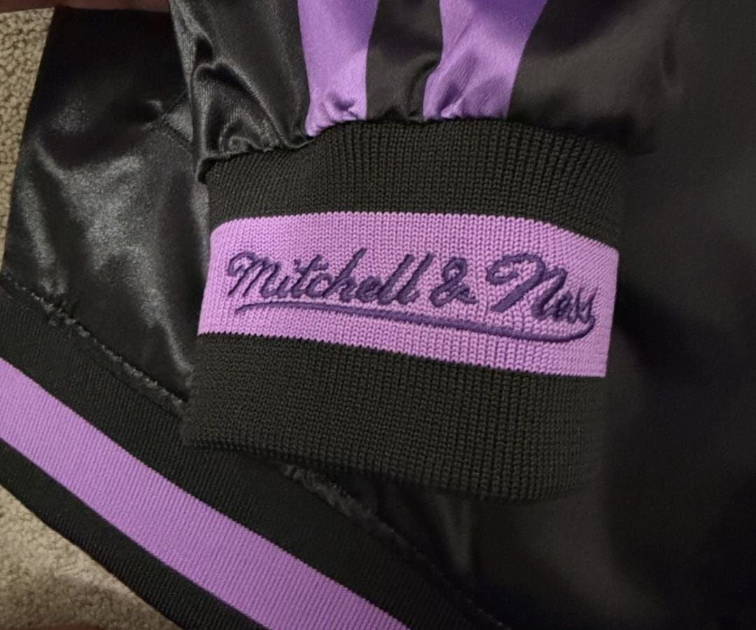 Mitchell & Ness Women's Black Los Angeles Lakers Raglan Satin Full-Snap Jacket Size Medium 4