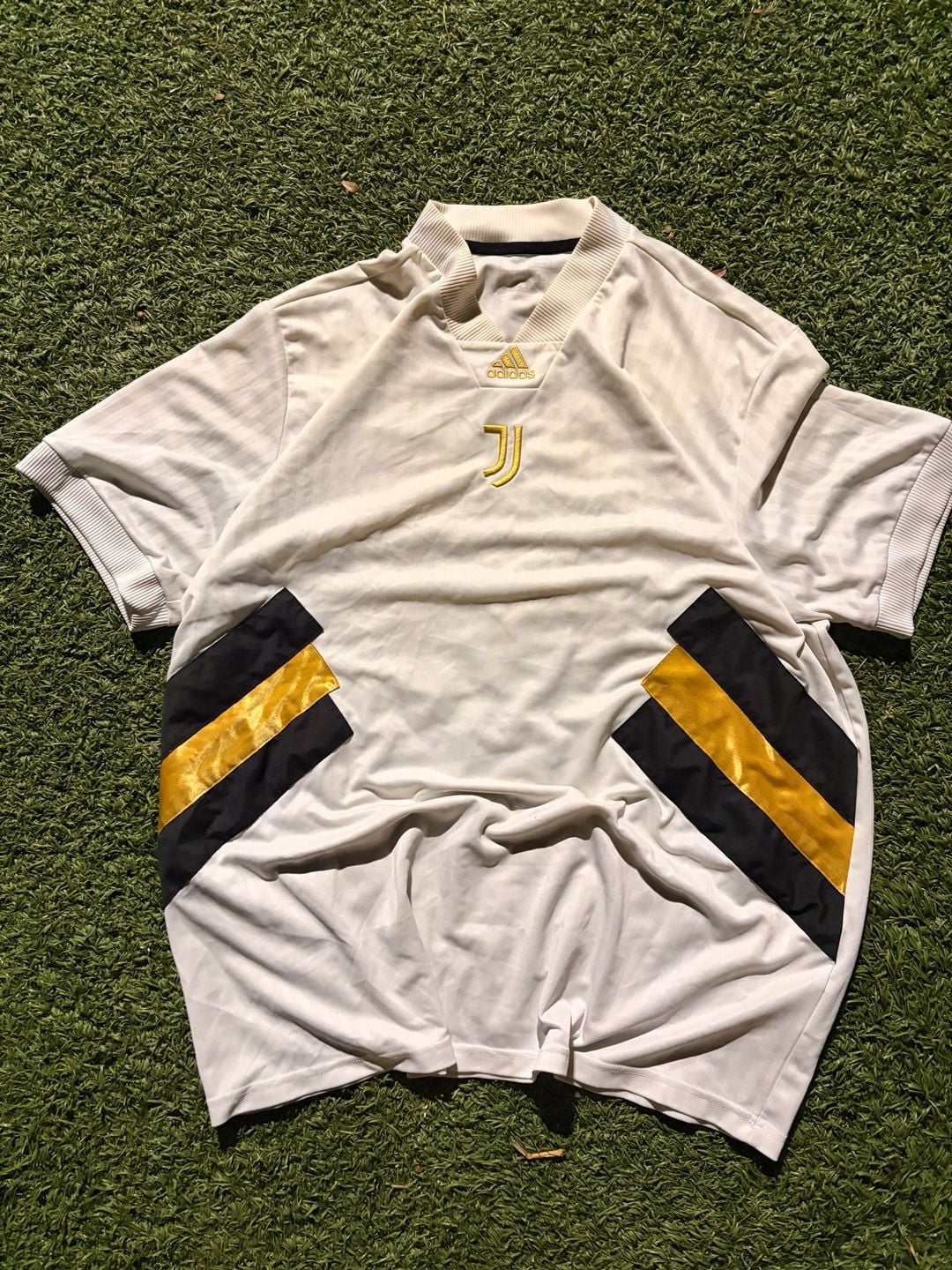 Adidas Juventus Jersey White Gold 1