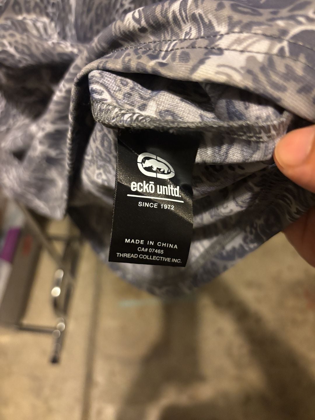 Ecko Unltd. Jersey Size L Gray Black Pattern V-Neck Short Sleeve 7