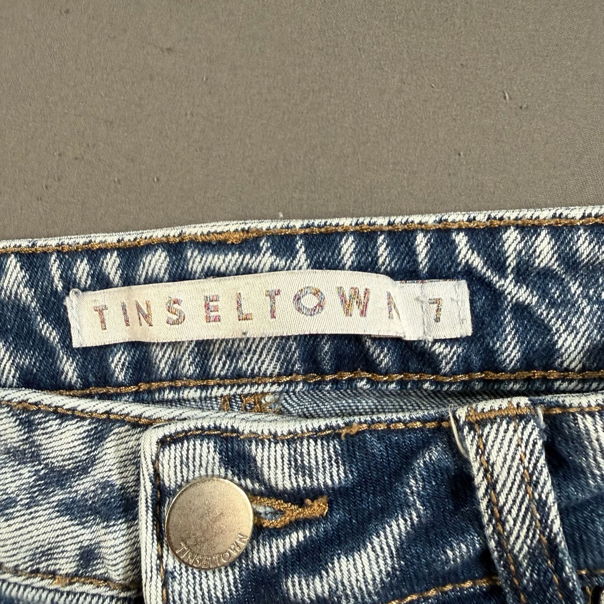 Tinseltown Women's Size 7 Acid Wash Distressed Ripped Jeans Y2K Grunge
2
