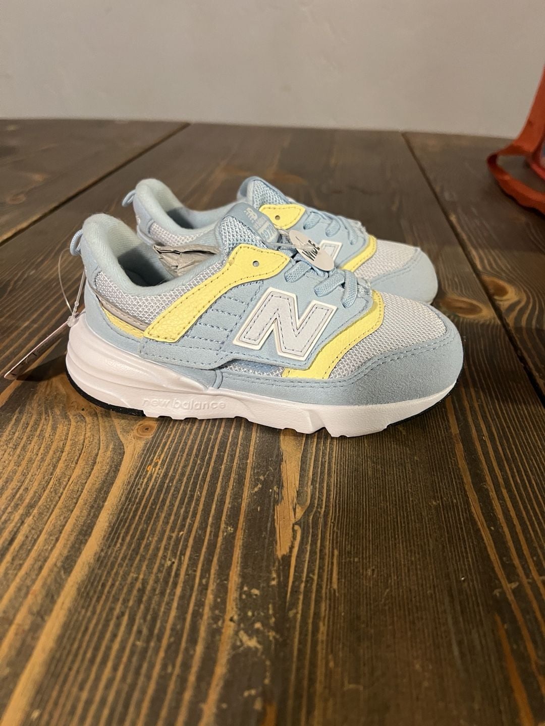New Balance 997R Toddler Size 8 Wide Light Blue Yellow Sneakers 7