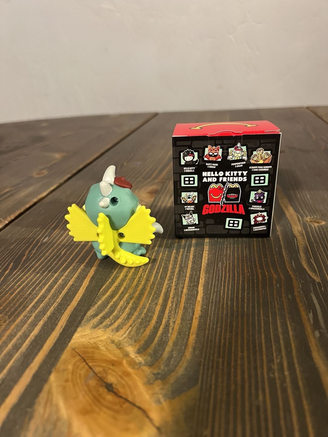 Sanrio Godzilla Hello Kitty and Friends Pompompurin Gigan Figure with Box 2