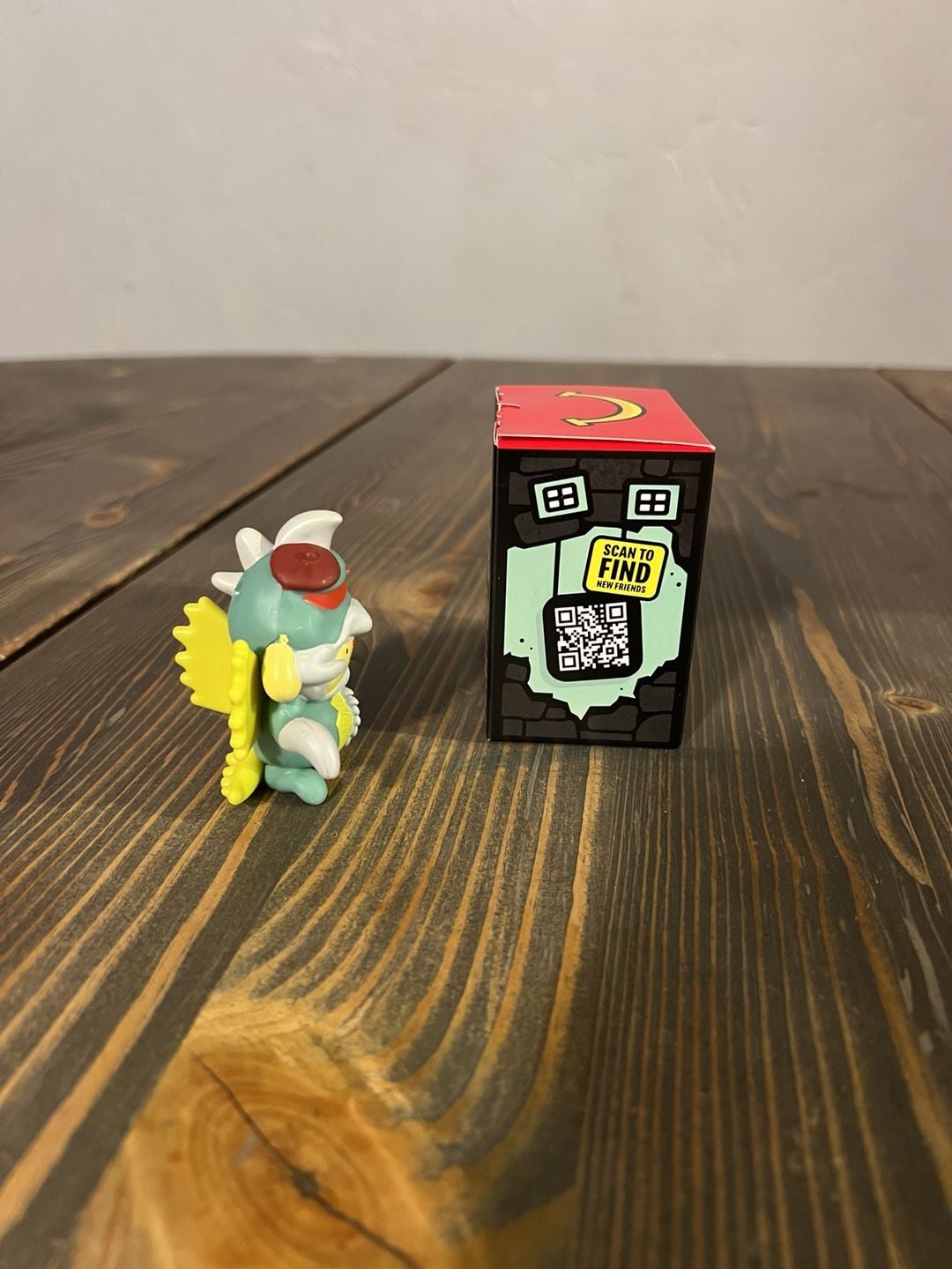 Sanrio Godzilla Hello Kitty and Friends Pompompurin Gigan Figure with Box 3
