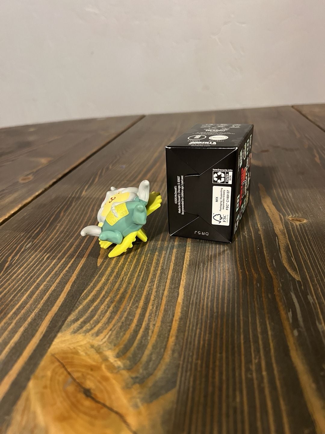 Sanrio Godzilla Hello Kitty and Friends Pompompurin Gigan Figure with Box 5