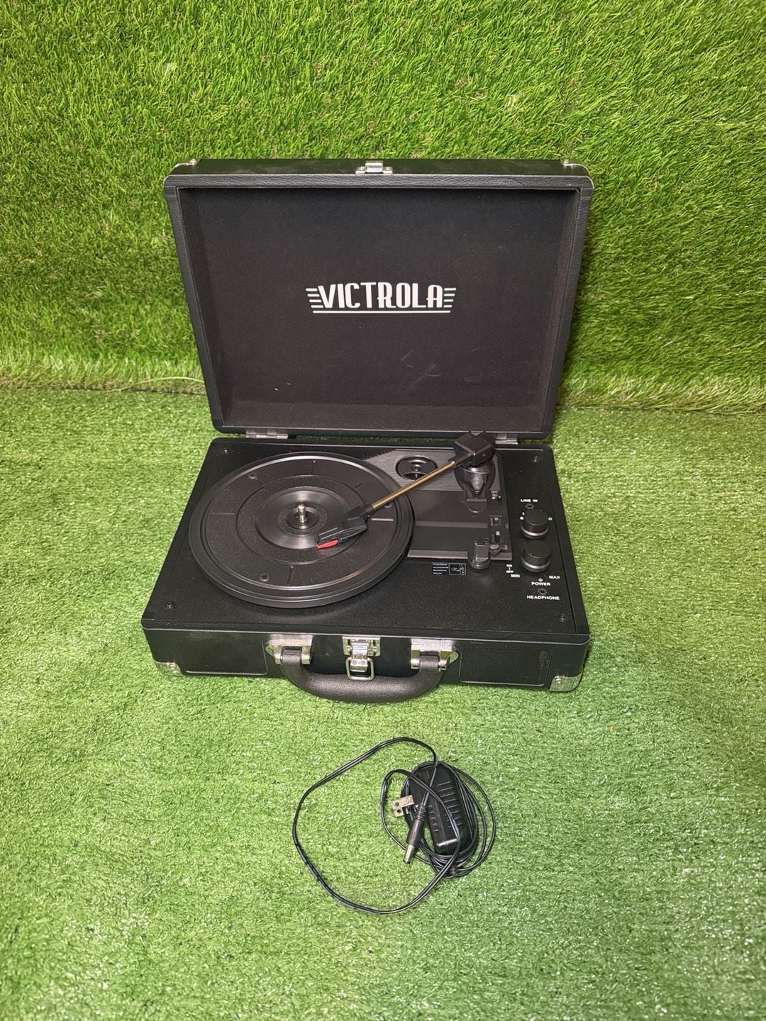 Victrola Vintage Suitcase Turntable Black 1