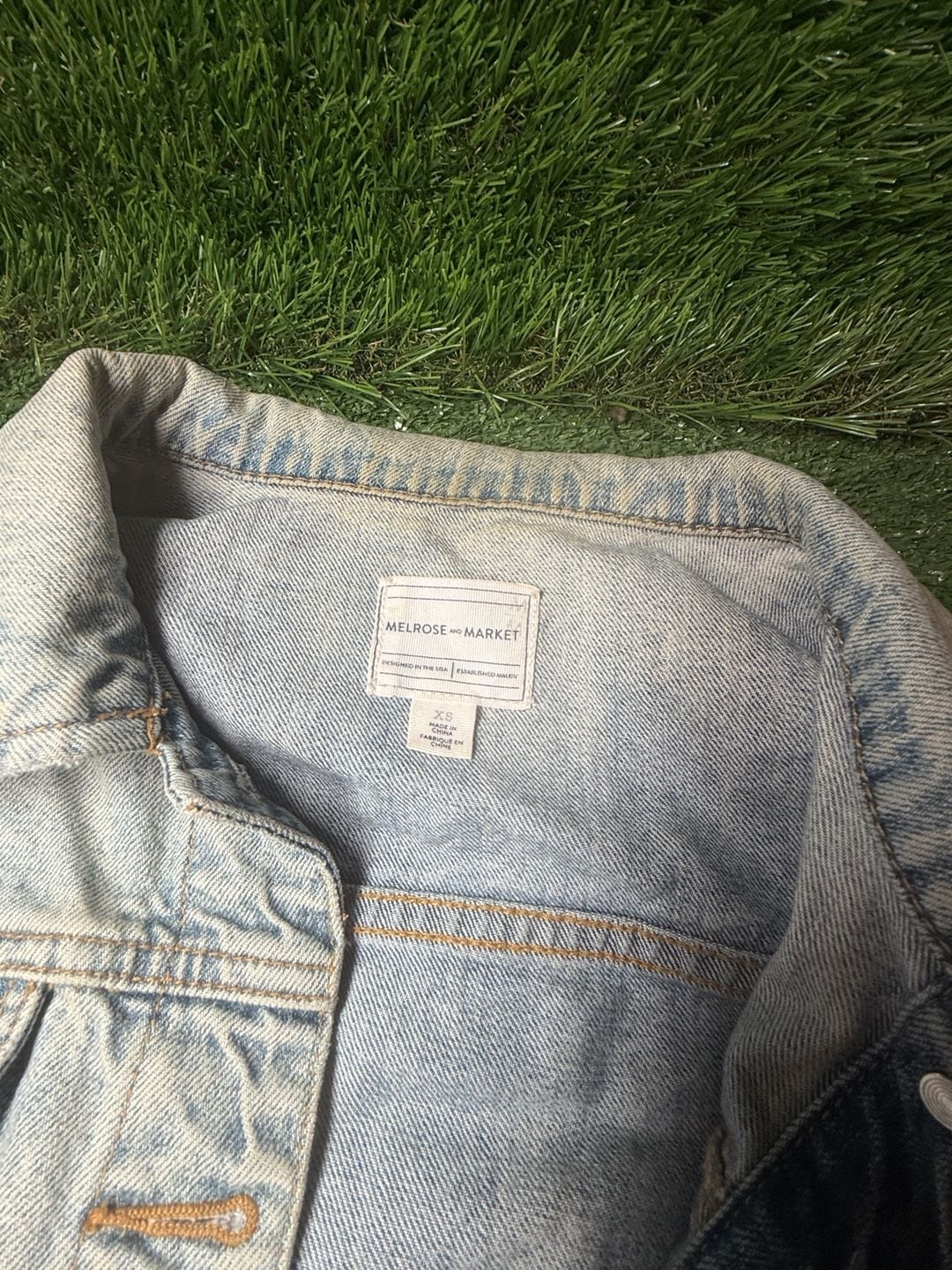 Melrose And Market Denim Jacket Size XS Light Wash Contrast Pockets 4