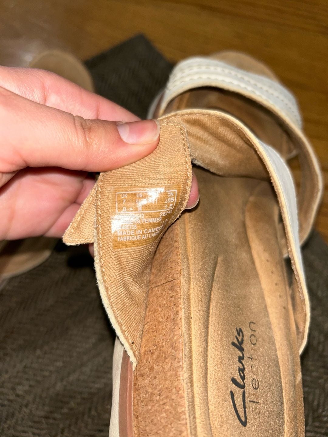 Clarks Sandals Size 9.5 White Leather 4