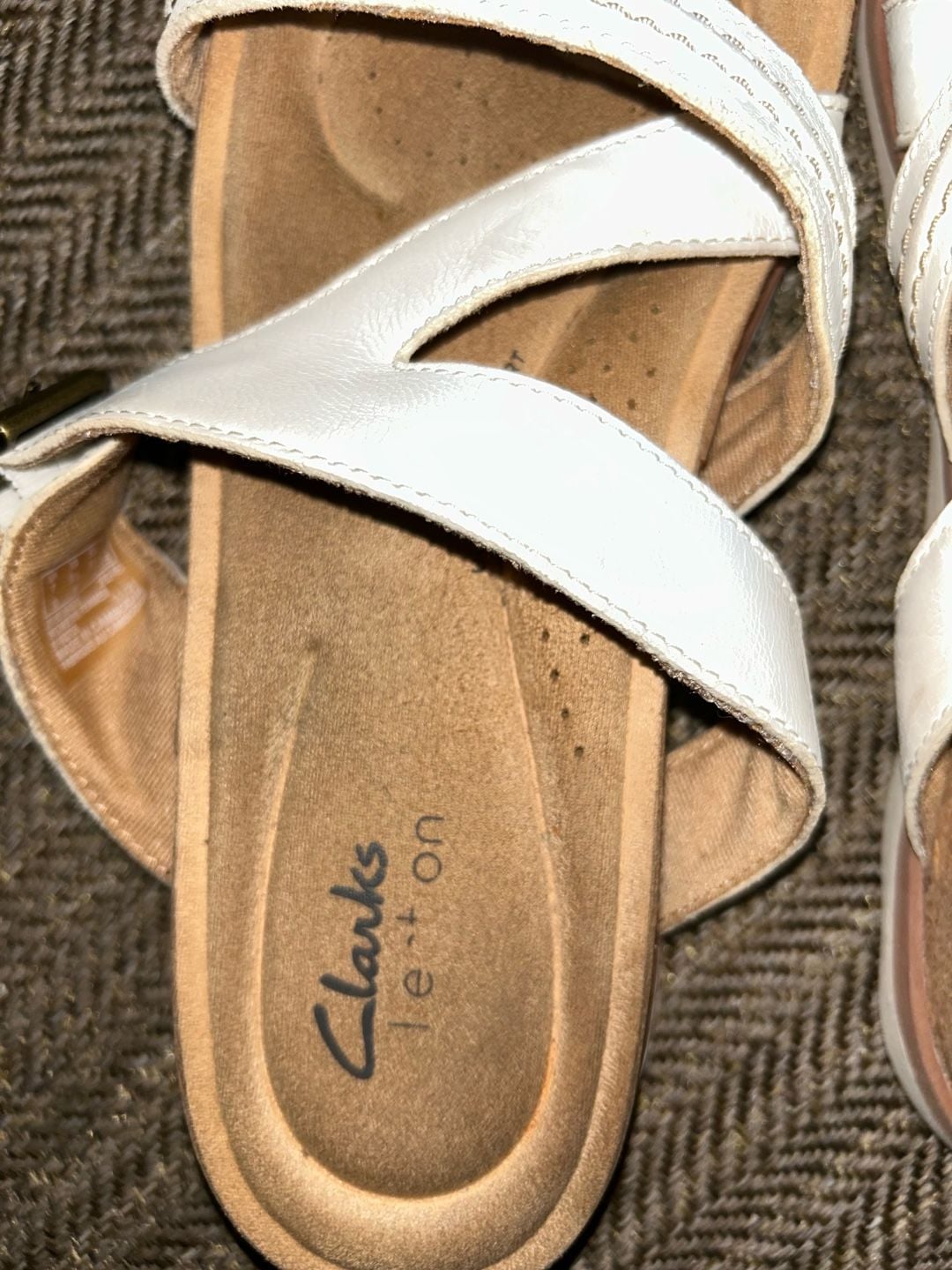 Clarks Sandals Size 9.5 White Leather 6