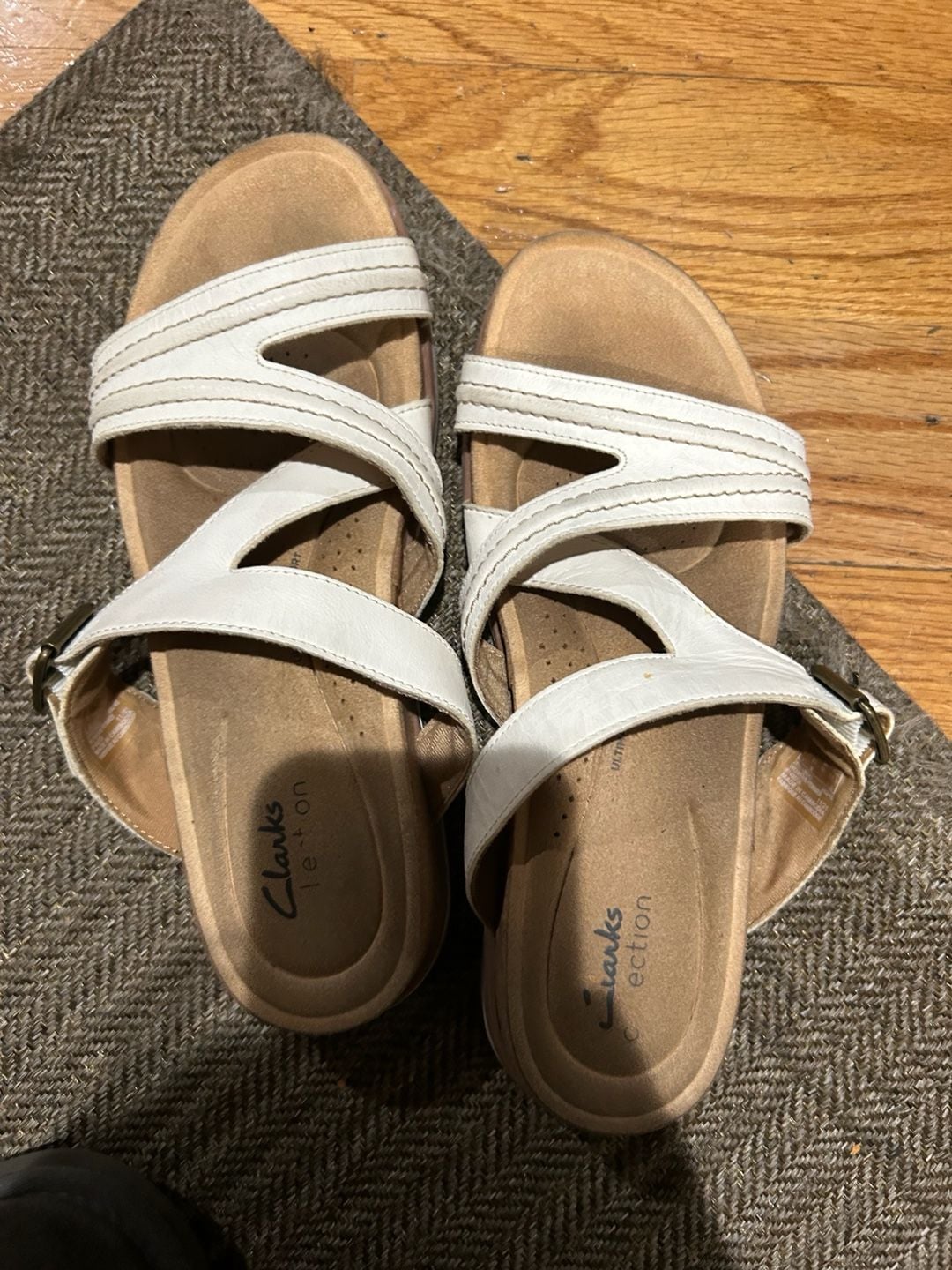 Clarks Sandals Size 9.5 White Leather 7