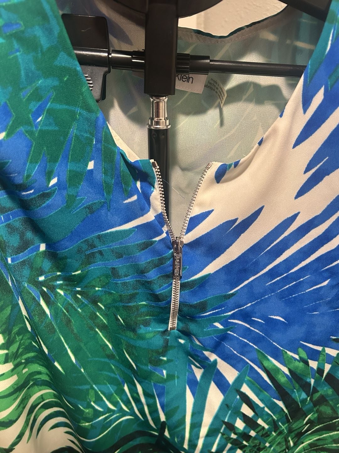 Calvin Klein Blouse Size L Cold Shoulder Tropical Print Ruffle Sleeve 4