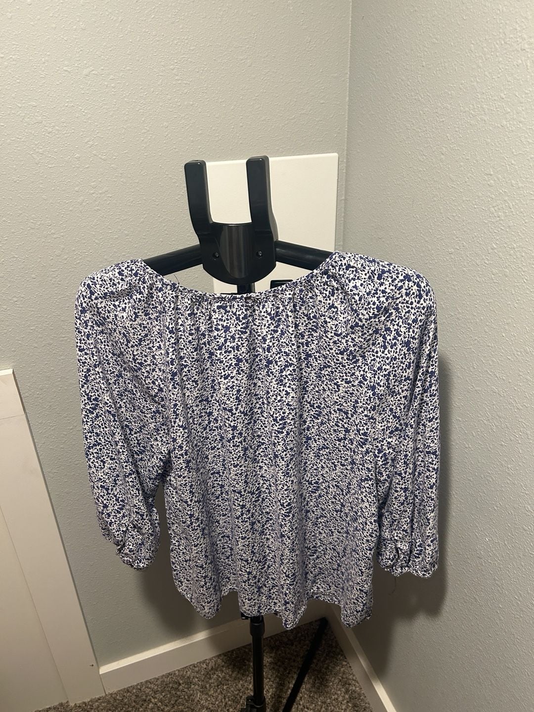 Soiree Peasant Top Size 1X Blue White Floral Rayon Button Blouse 7