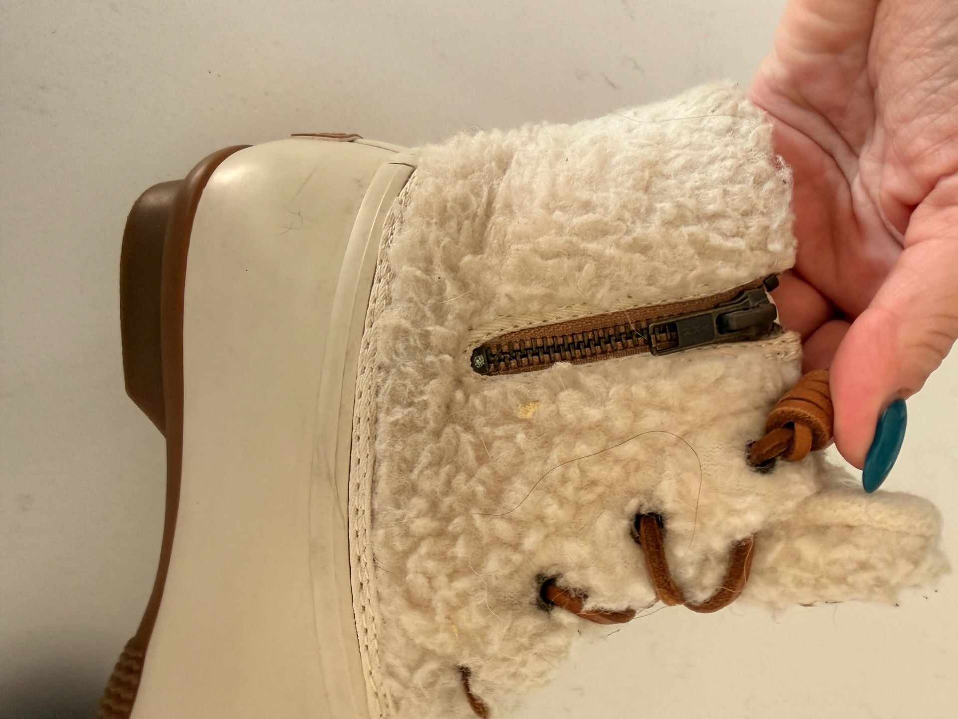 Sperry Saltwater Duck Boots Size 7M Ivory Sherpa 10