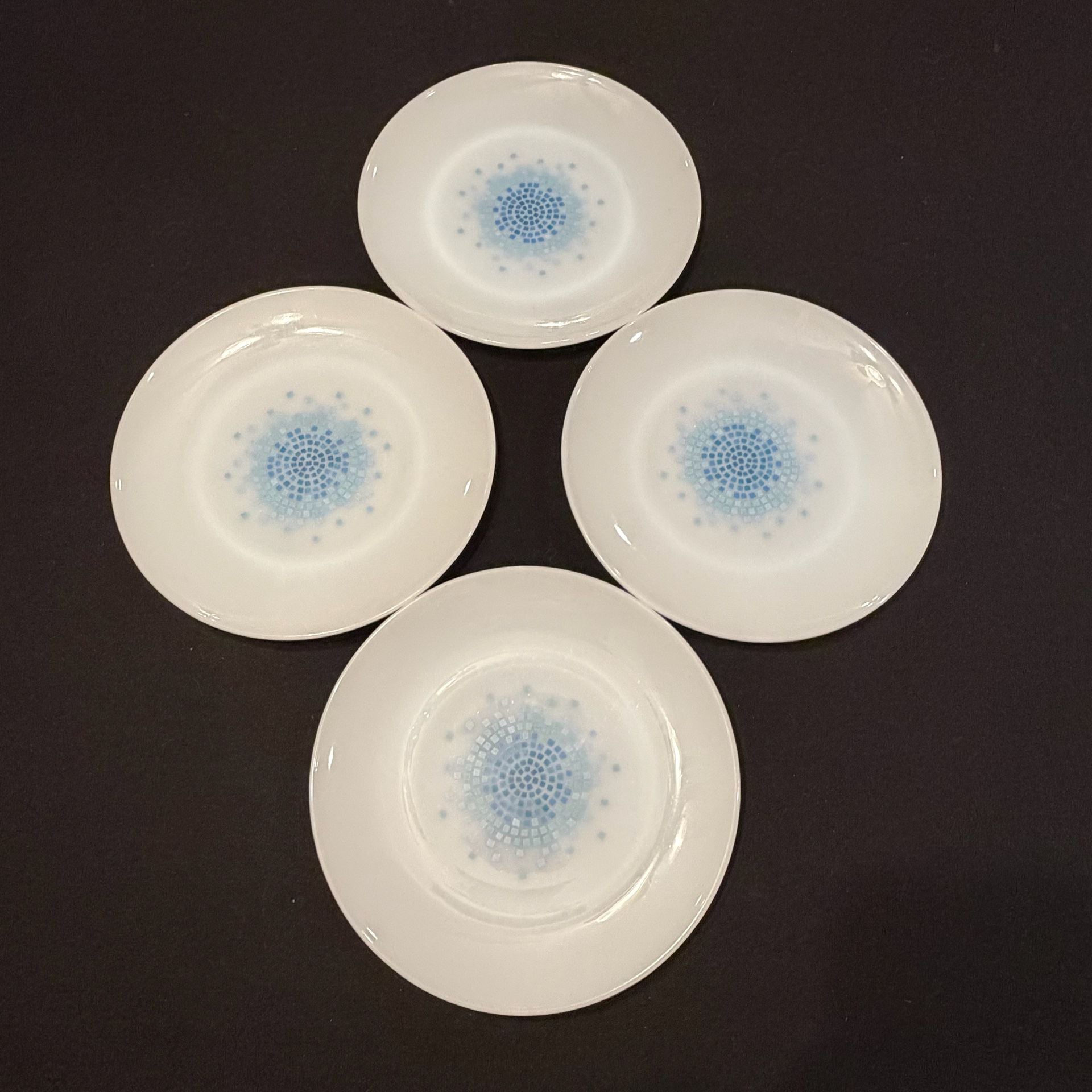 Anchor Hocking Blue Mosaic 10” Plates Set of 4 1