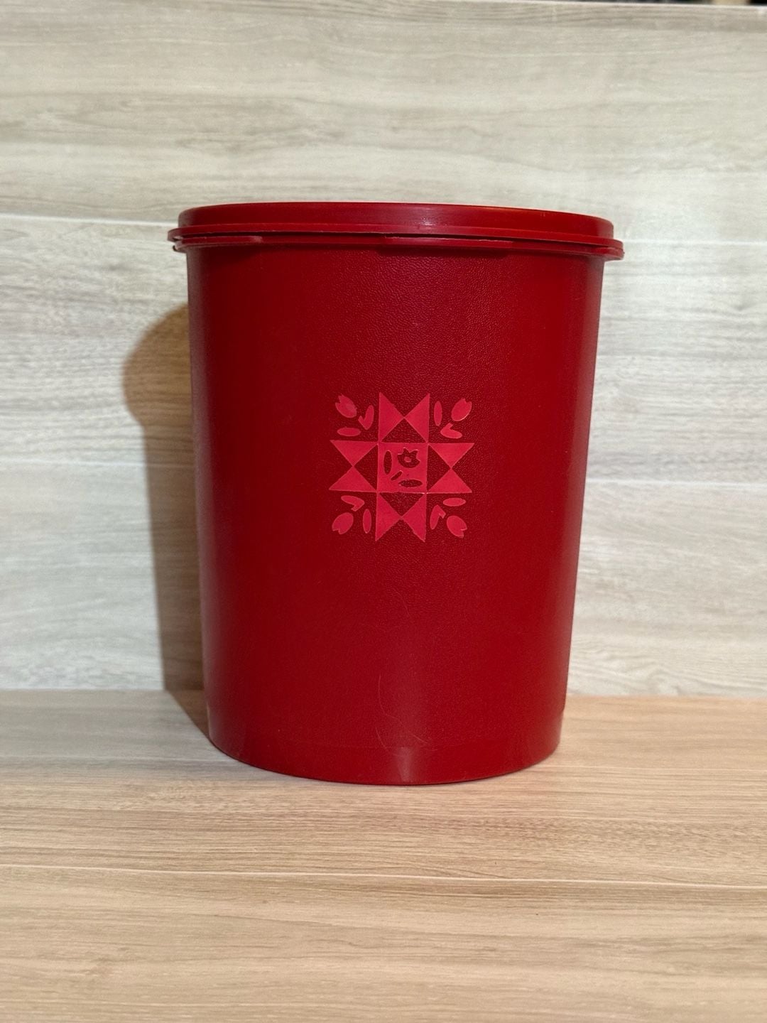 Tupperware Red Servalier Canister Tulip Quilt 1