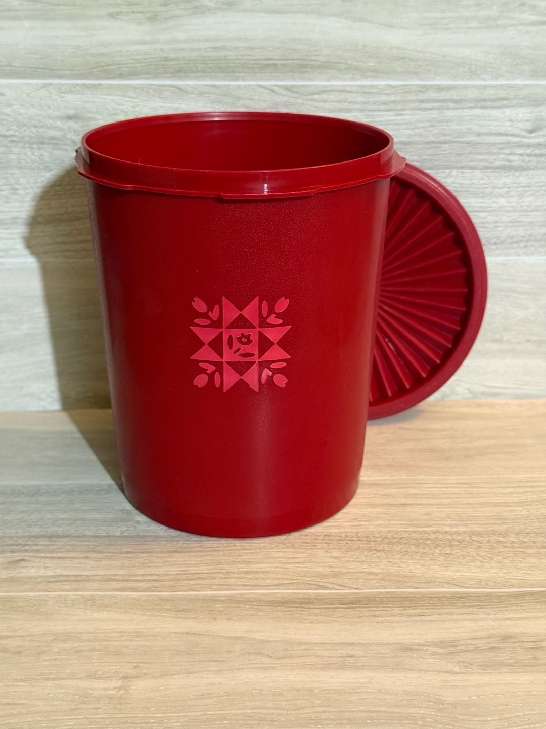 Tupperware Red Servalier Canister Tulip Quilt 2