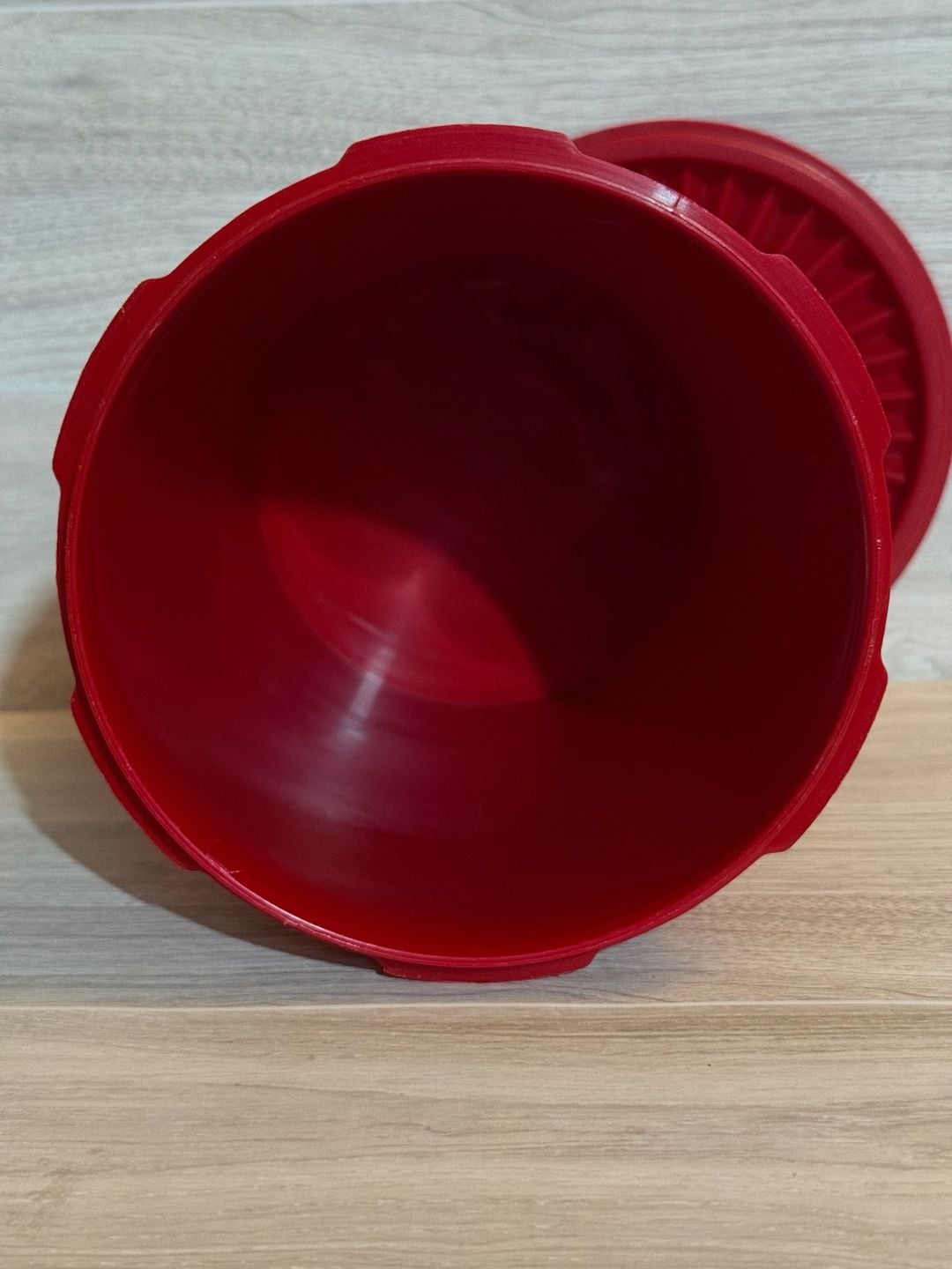 Tupperware Red Servalier Canister Tulip Quilt 3