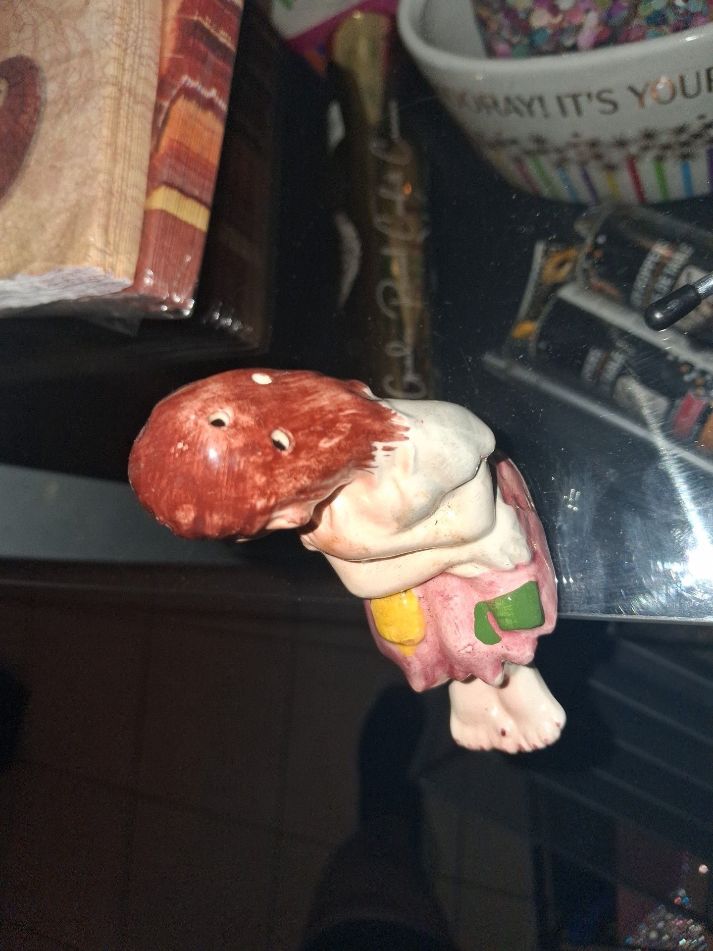 Vintage Hillbilly Kissing Couple Salt and Pepper Shakers 7