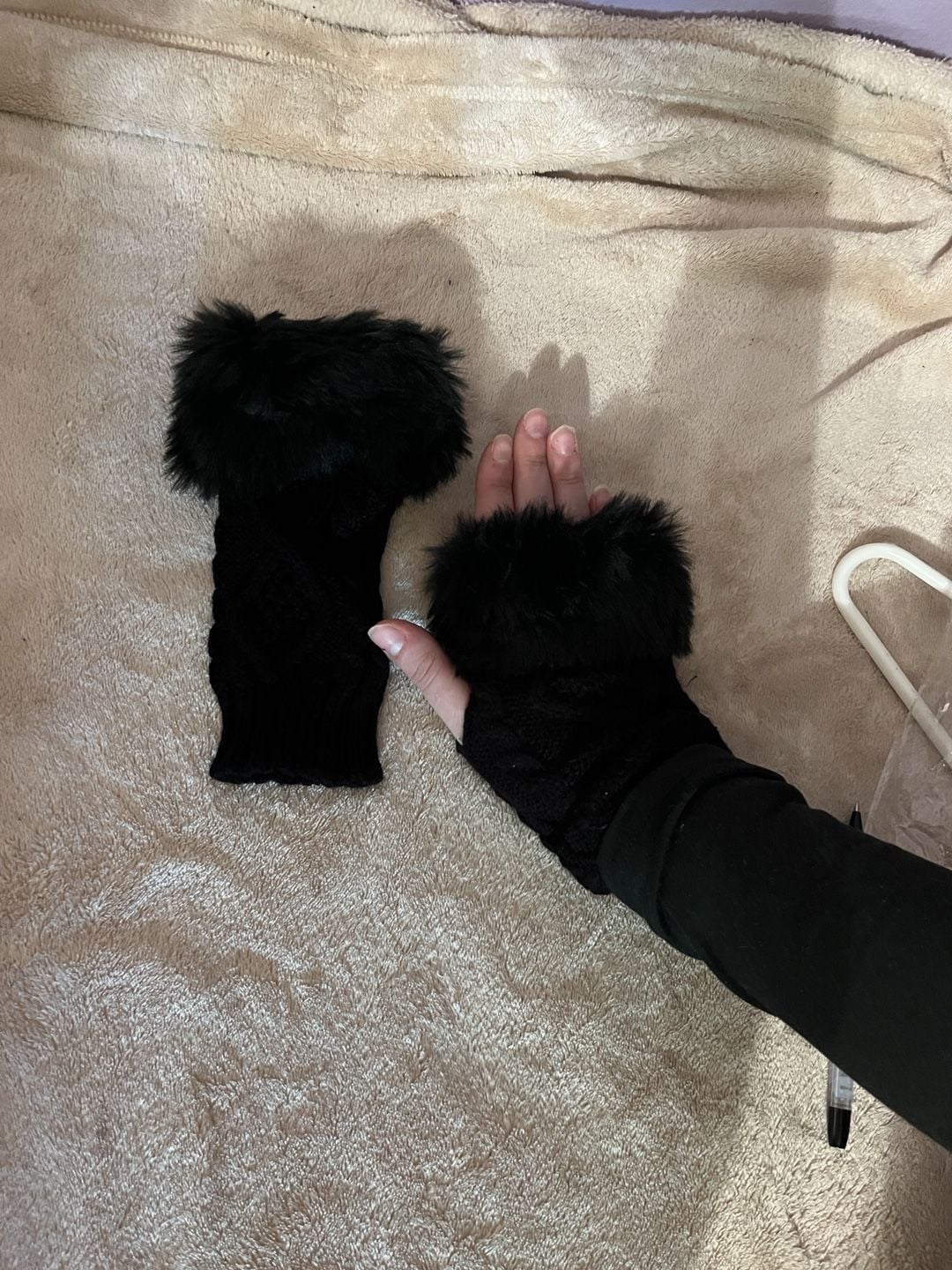 NWOT Fingerless Gloves Black Knit Faux Fur Trim Hand Warmers 2