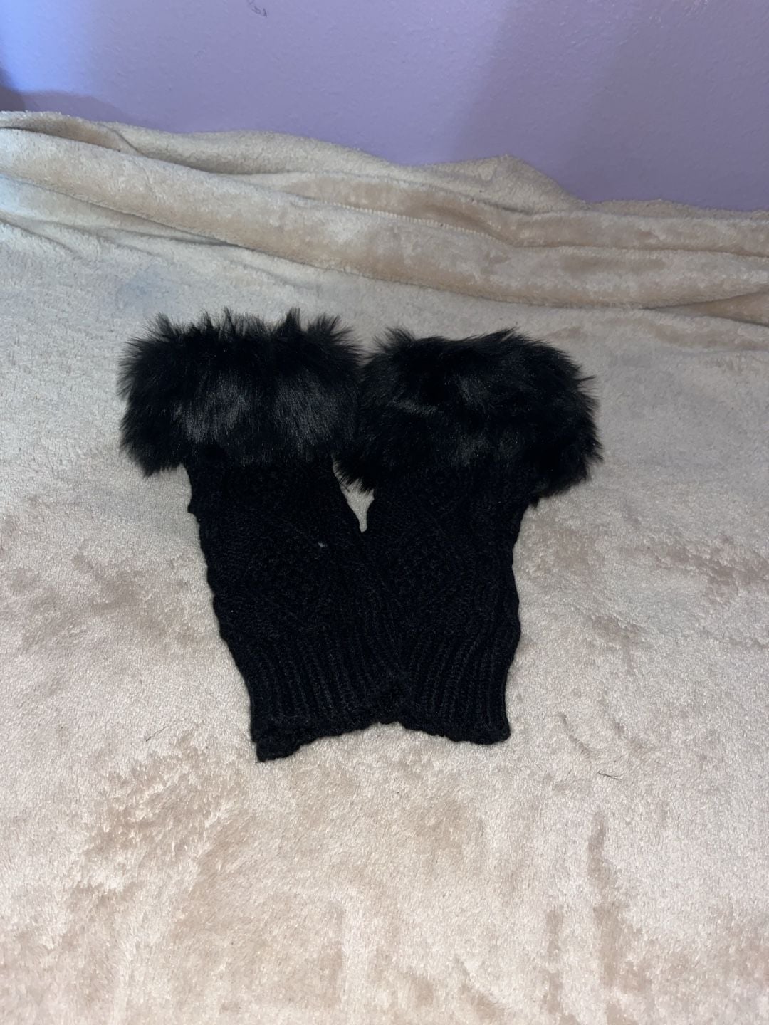 NWOT Fingerless Gloves Black Knit Faux Fur Trim Hand Warmers 5