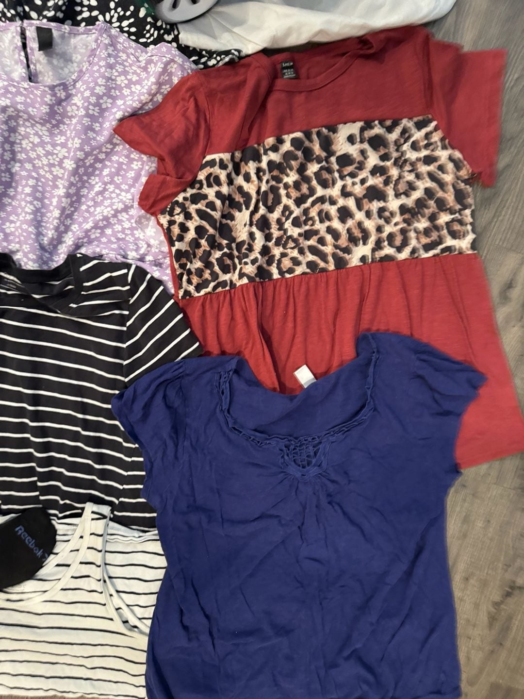 Lot of 10 Womens Assorted Maternity Tops Size XL 4