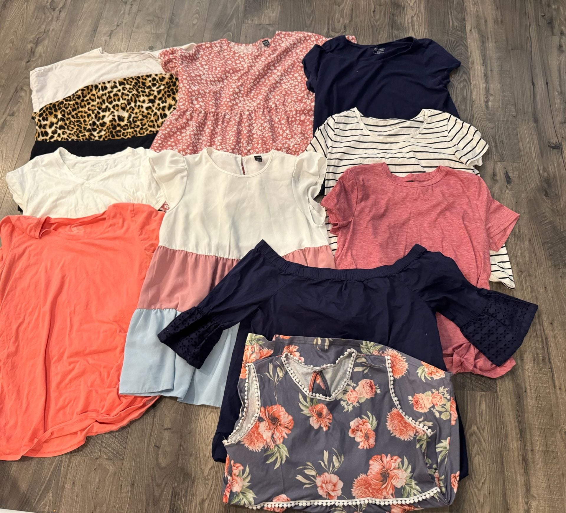 Lot of 10 Women Assorted Maternity Tops Size XL 1