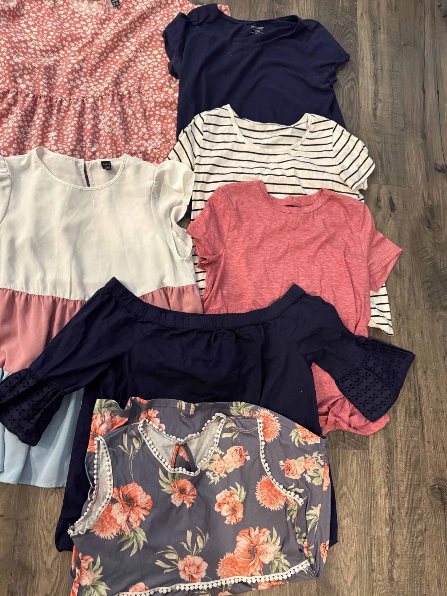 Lot of 10 Women Assorted Maternity Tops Size XL 2