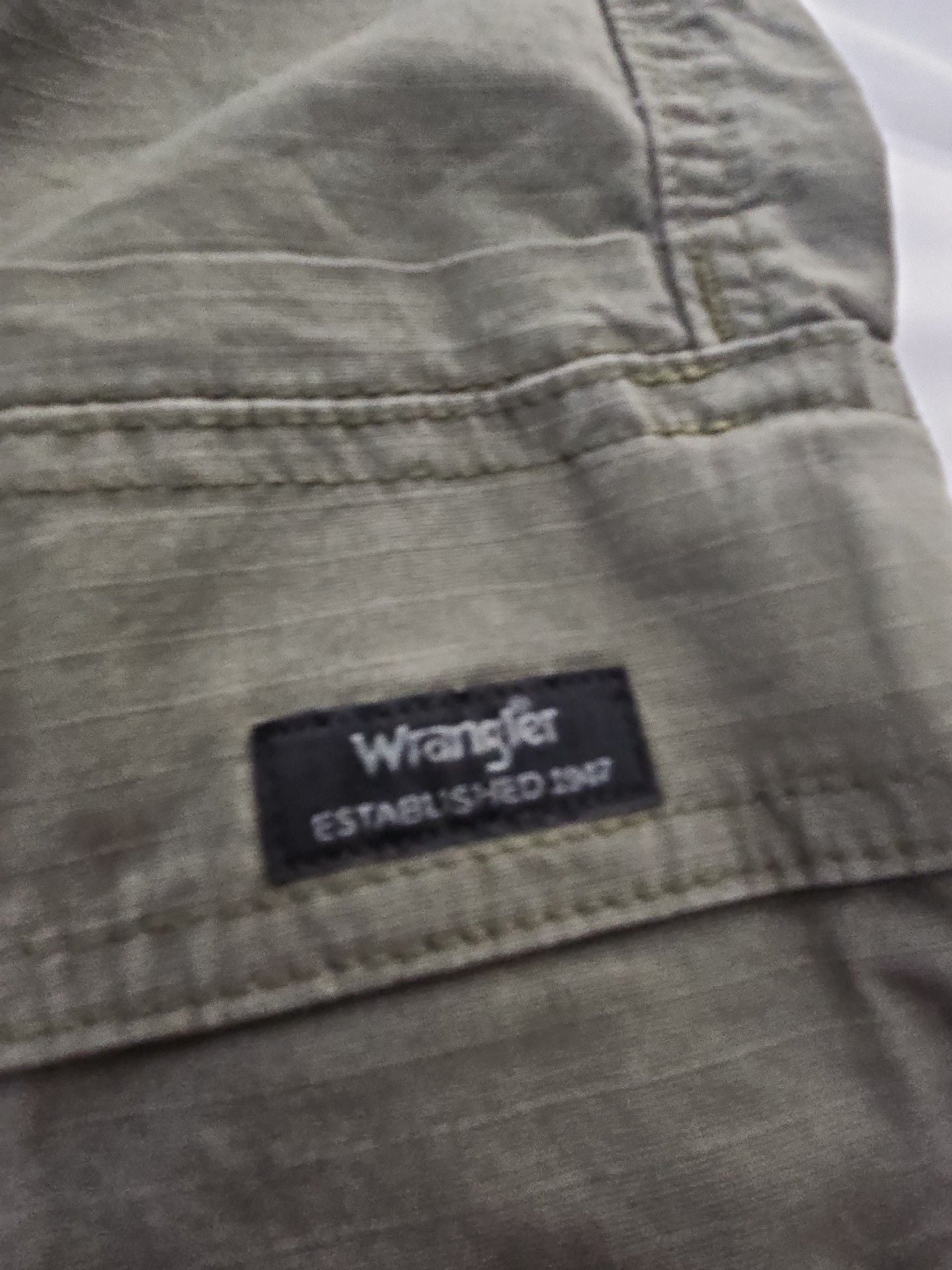 Wrangler Relaxed Fit Cargo Shorts Size 46x10 Olive Green Stretch 3