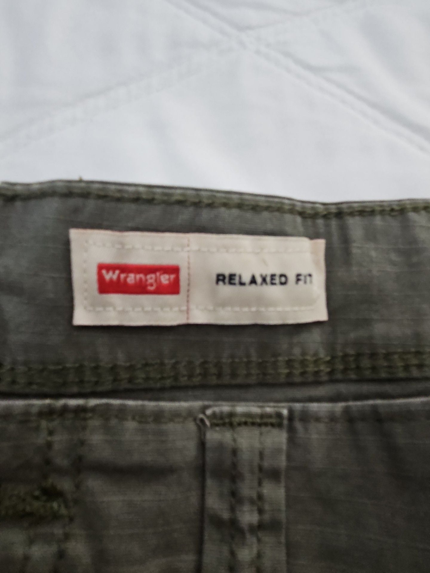 Wrangler Relaxed Fit Cargo Shorts Size 46x10 Olive Green Stretch 4