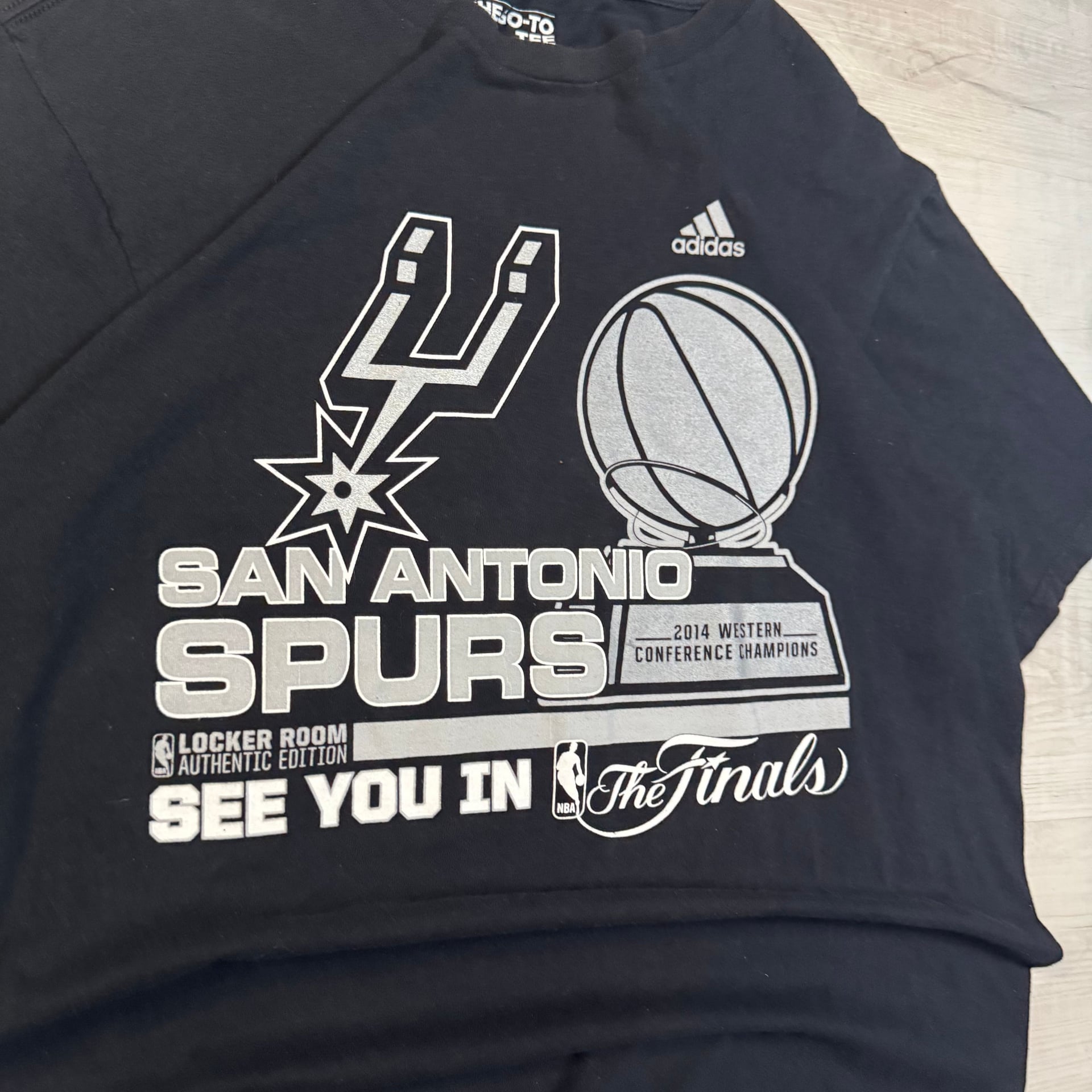 ๐ฅVintage 2014 San Antonio Spurs NBA Finals Tee โ Adidas Locker Room Edition! ๐ฅ 2