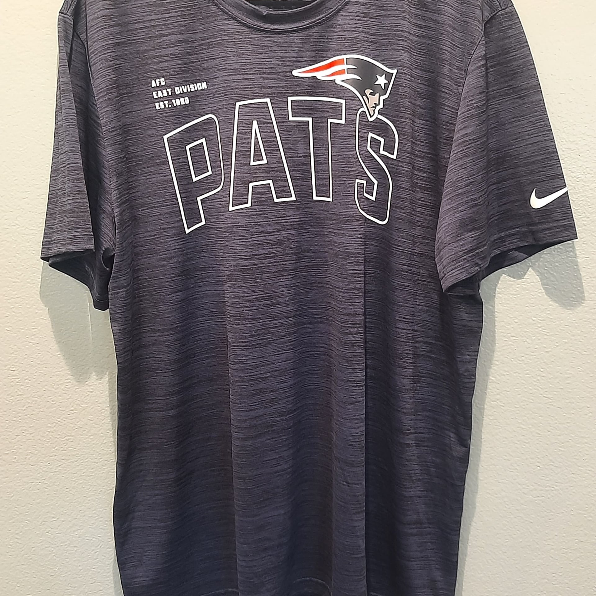 Nike Men's New England Patriots Football Velocity Arch T-Shirt Blue Size S 1