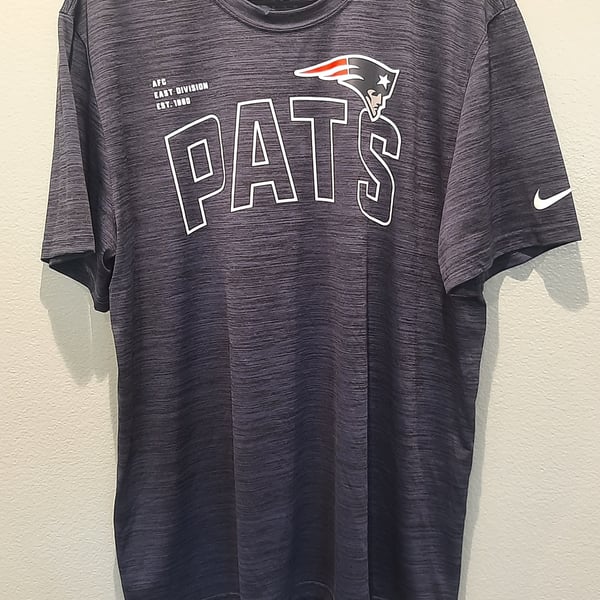 Nike Men's New England Patriots Football Velocity Arch T-Shirt Blue Size S