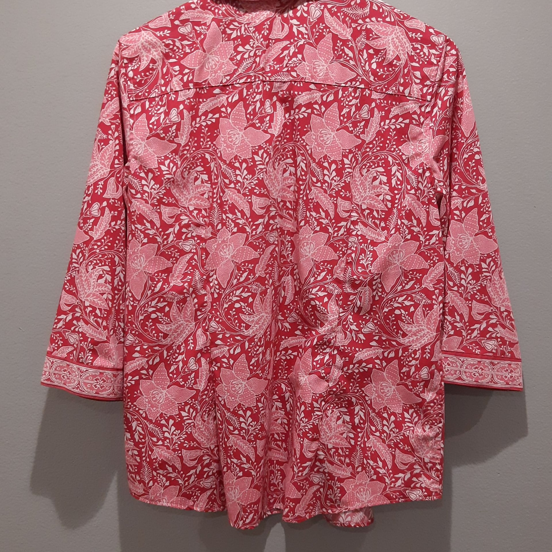 Women's Red Floral Button-Up Shirt Orvis SIZE M Cotton 3