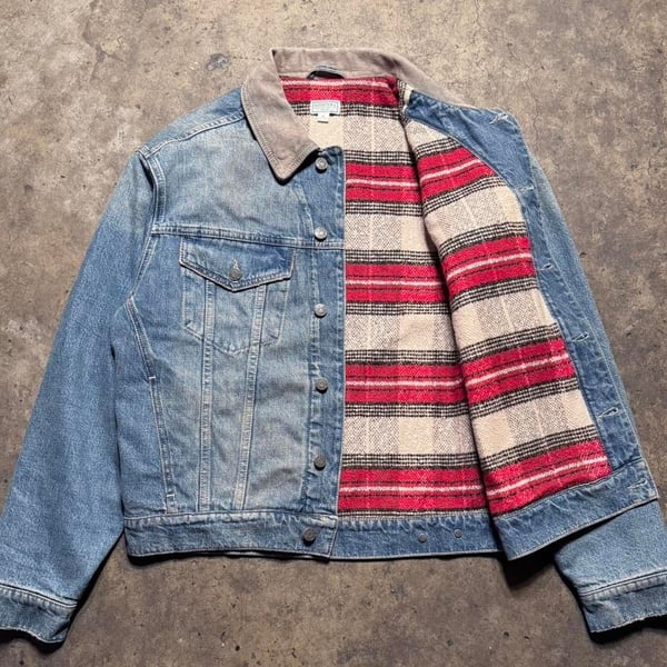 Vintage Guess denim jacket with plaid lining Medium 
