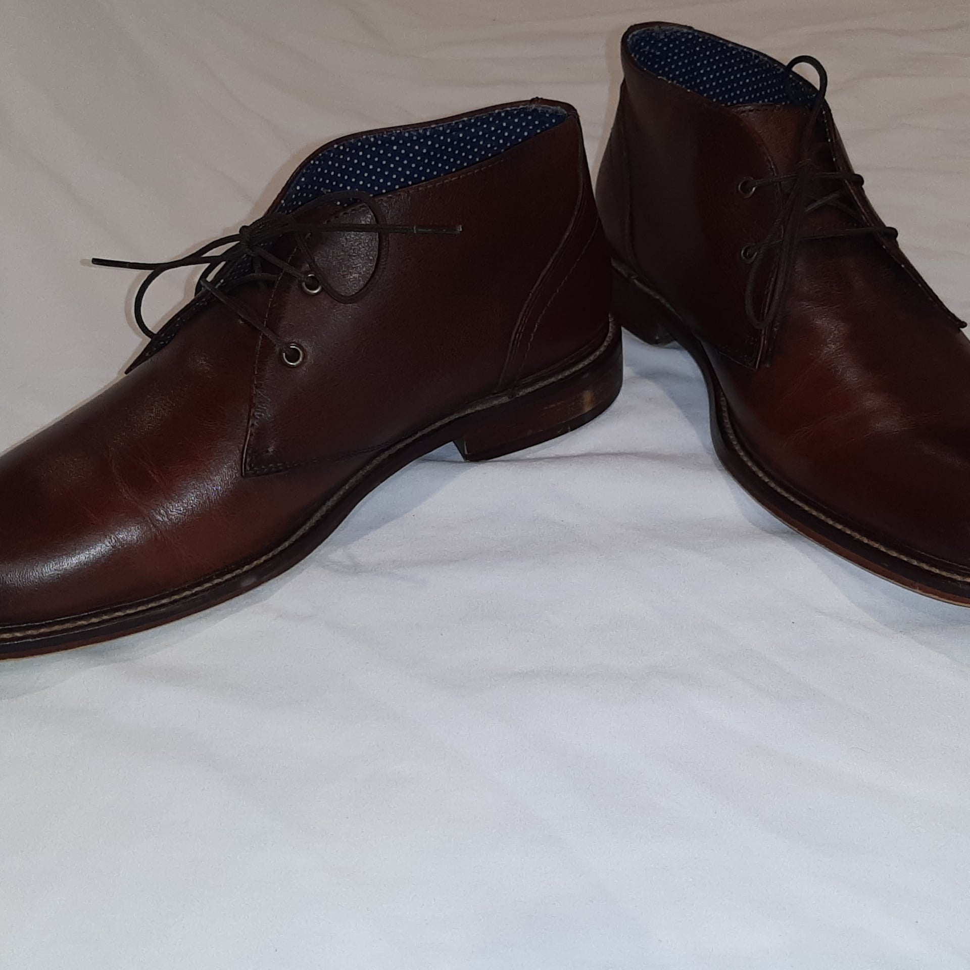 “Aston Grey” Chukka Boot, fully leather, size 8.5 2