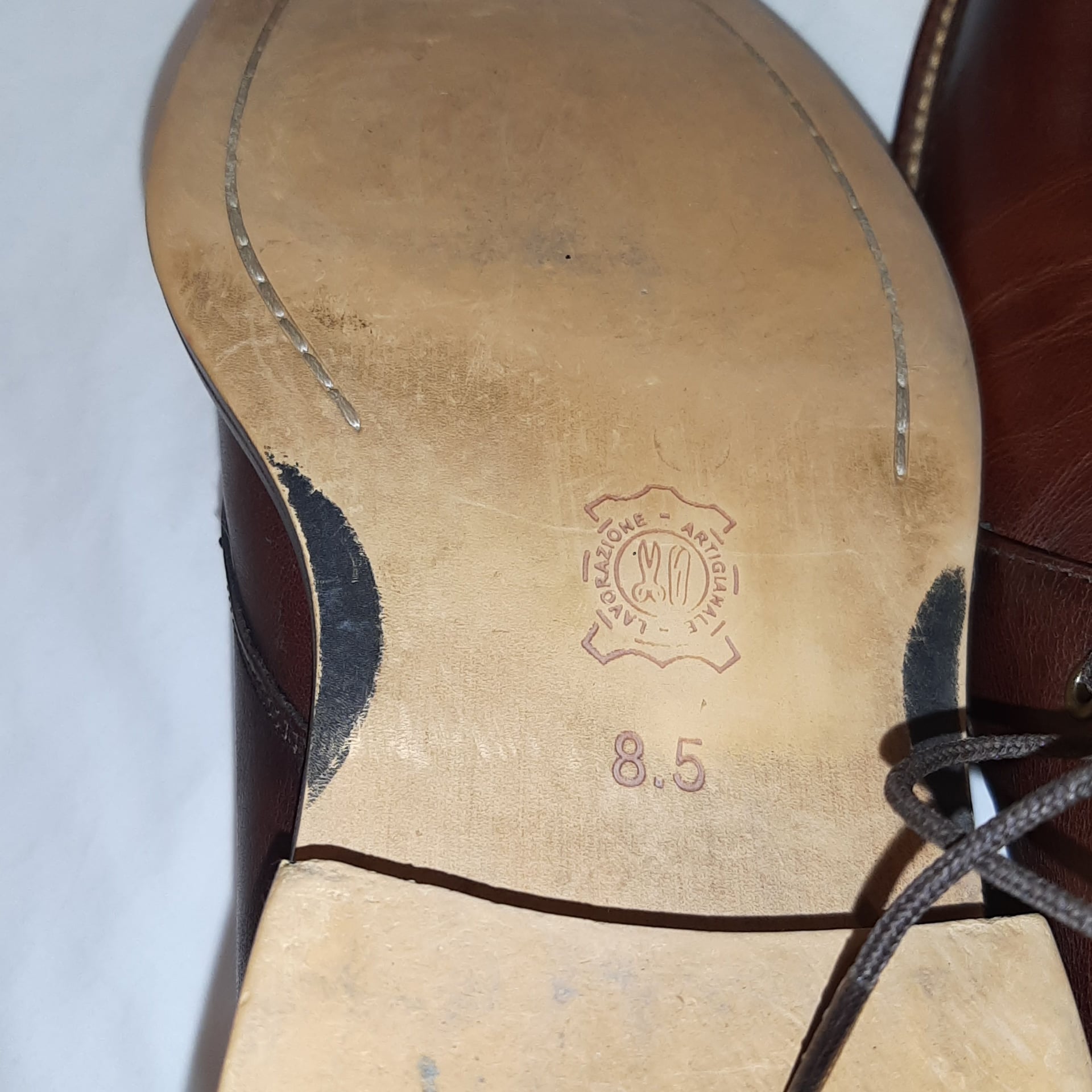 “Aston Grey” Chukka Boot, fully leather, size 8.5 6